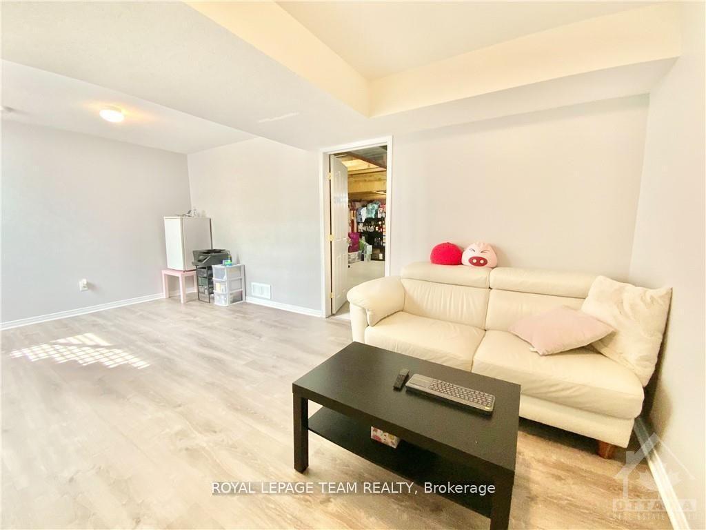 Photo 24 of 64 Tobermory Crescent, Ottawa, Kanata - Morgan's Grant/South March — HOMEH