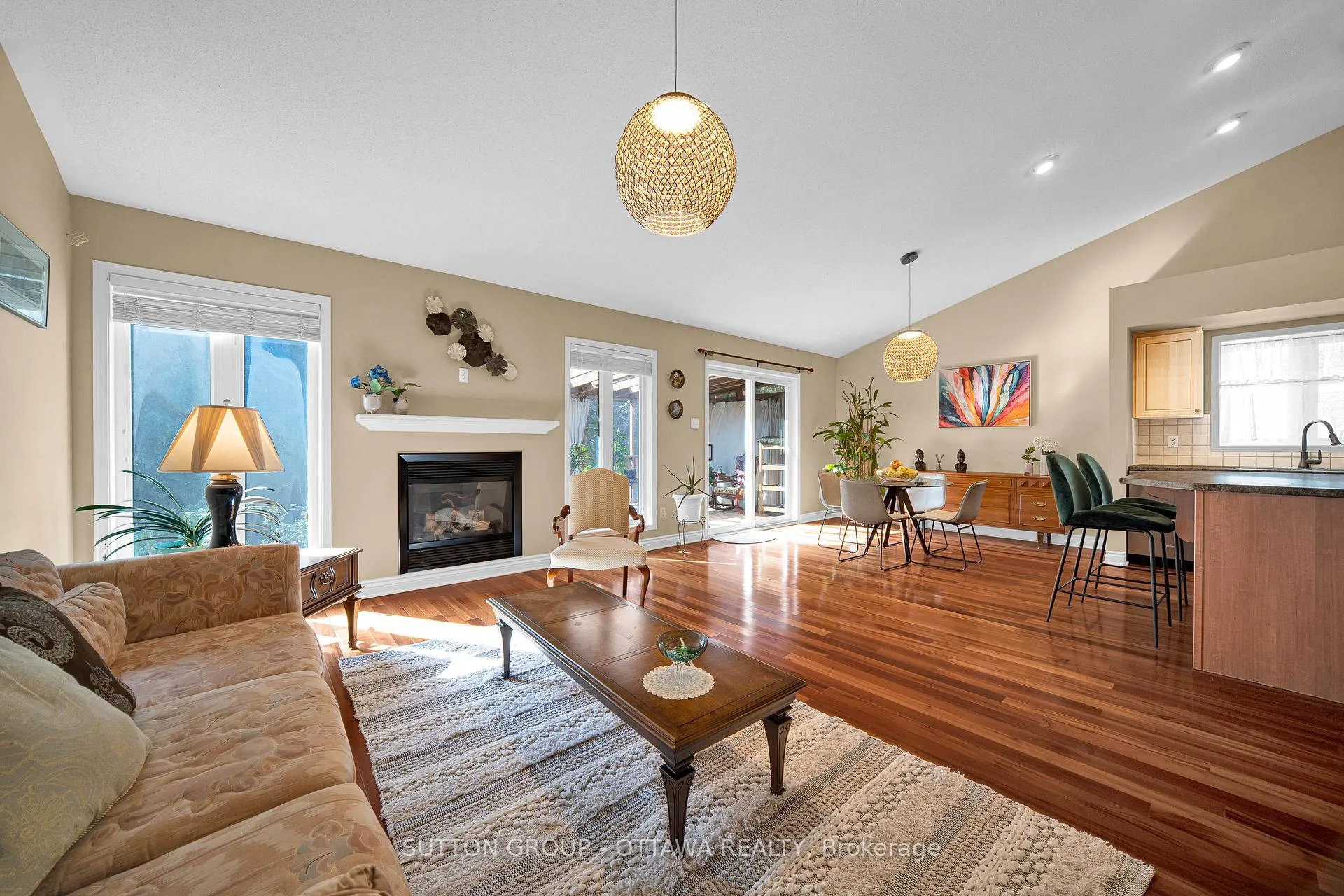 Photo 7 of 128 Annapolis Circle, Ottawa, Hunt Club — HOMEH