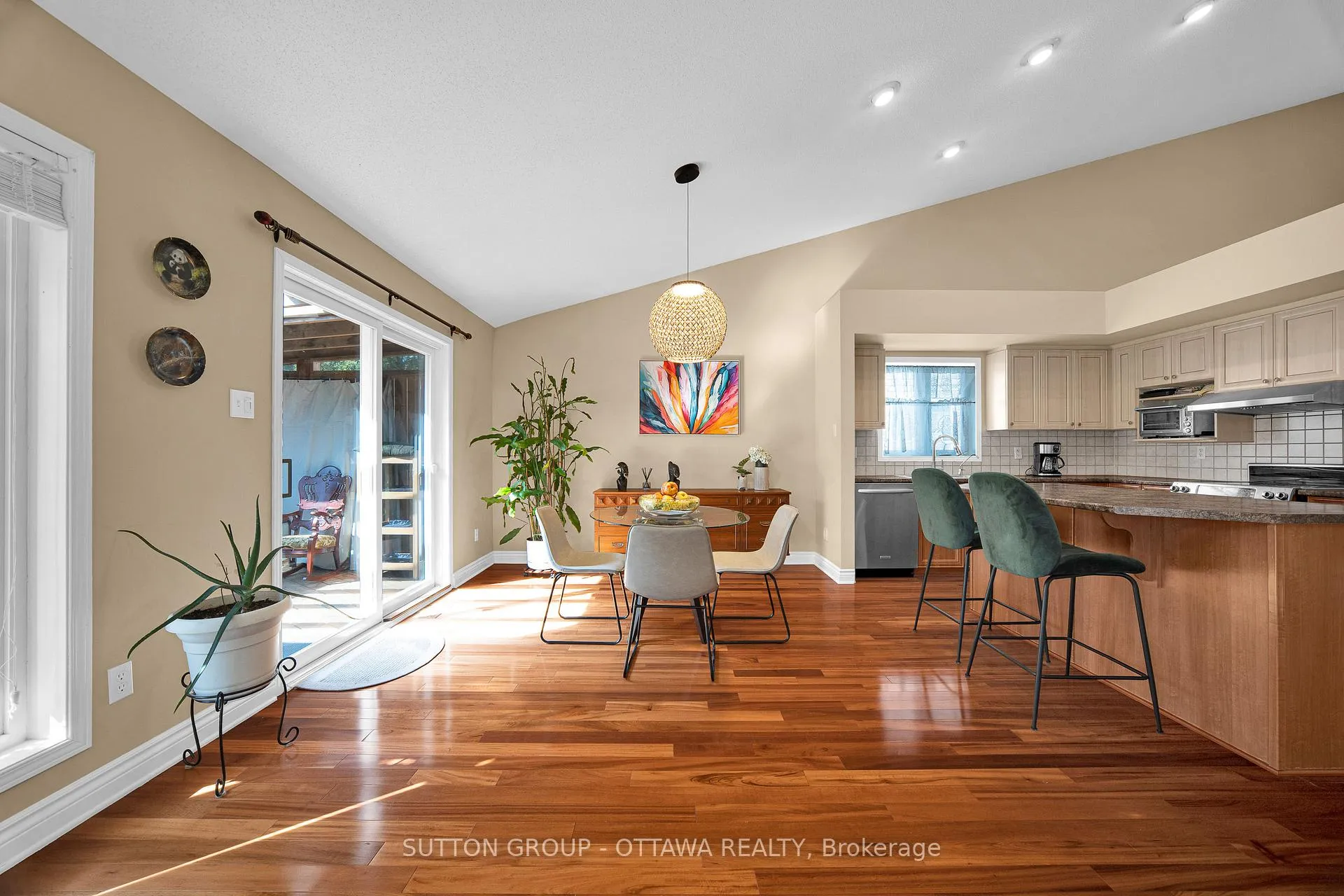 Photo 8 of 128 Annapolis Circle, Ottawa, Hunt Club — HOMEH