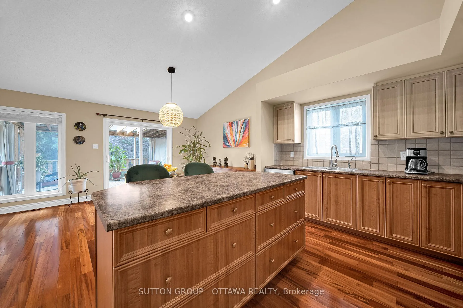 Photo 13 of 128 Annapolis Circle, Ottawa, Hunt Club — HOMEH