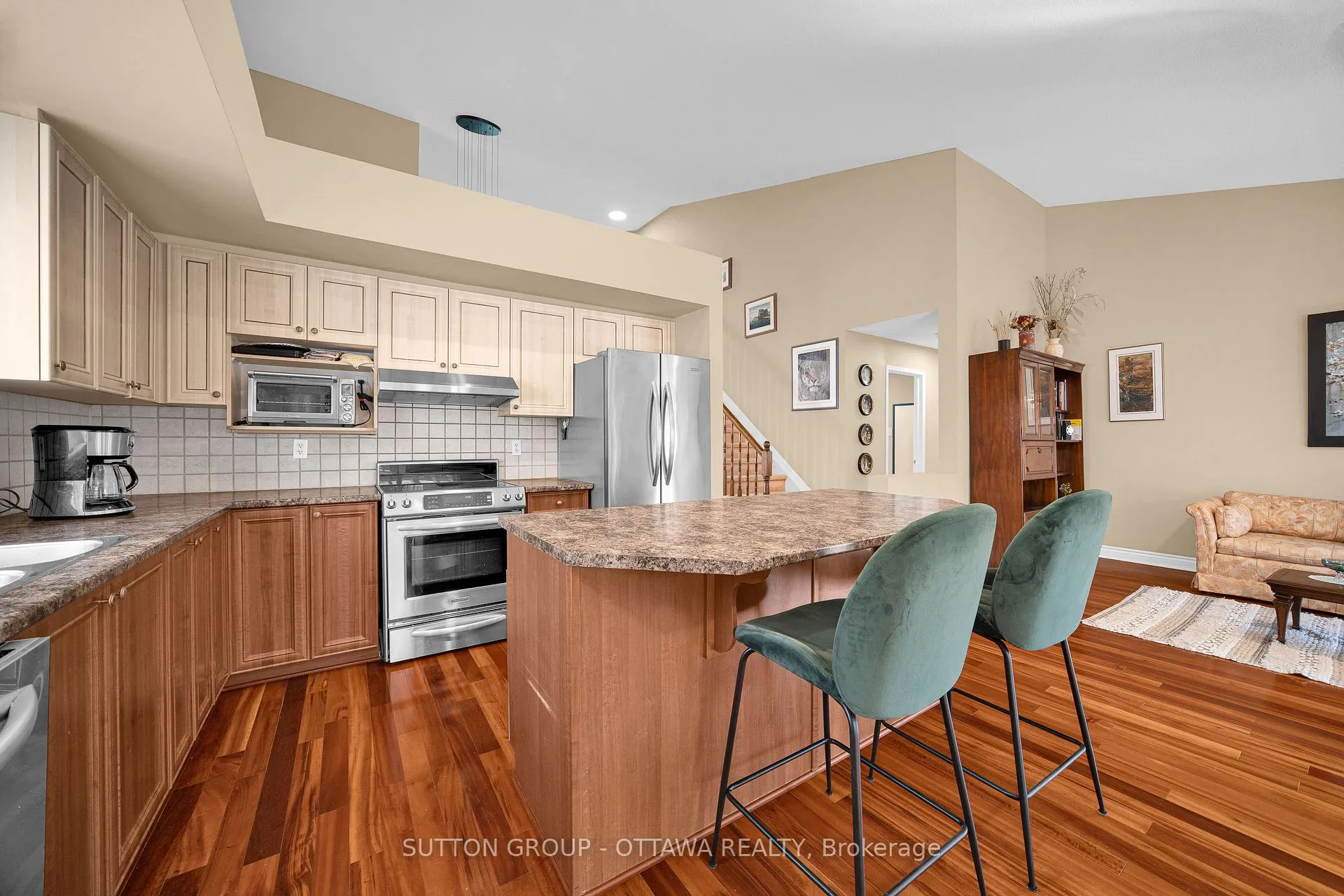 Photo 14 of 128 Annapolis Circle, Ottawa, Hunt Club — HOMEH