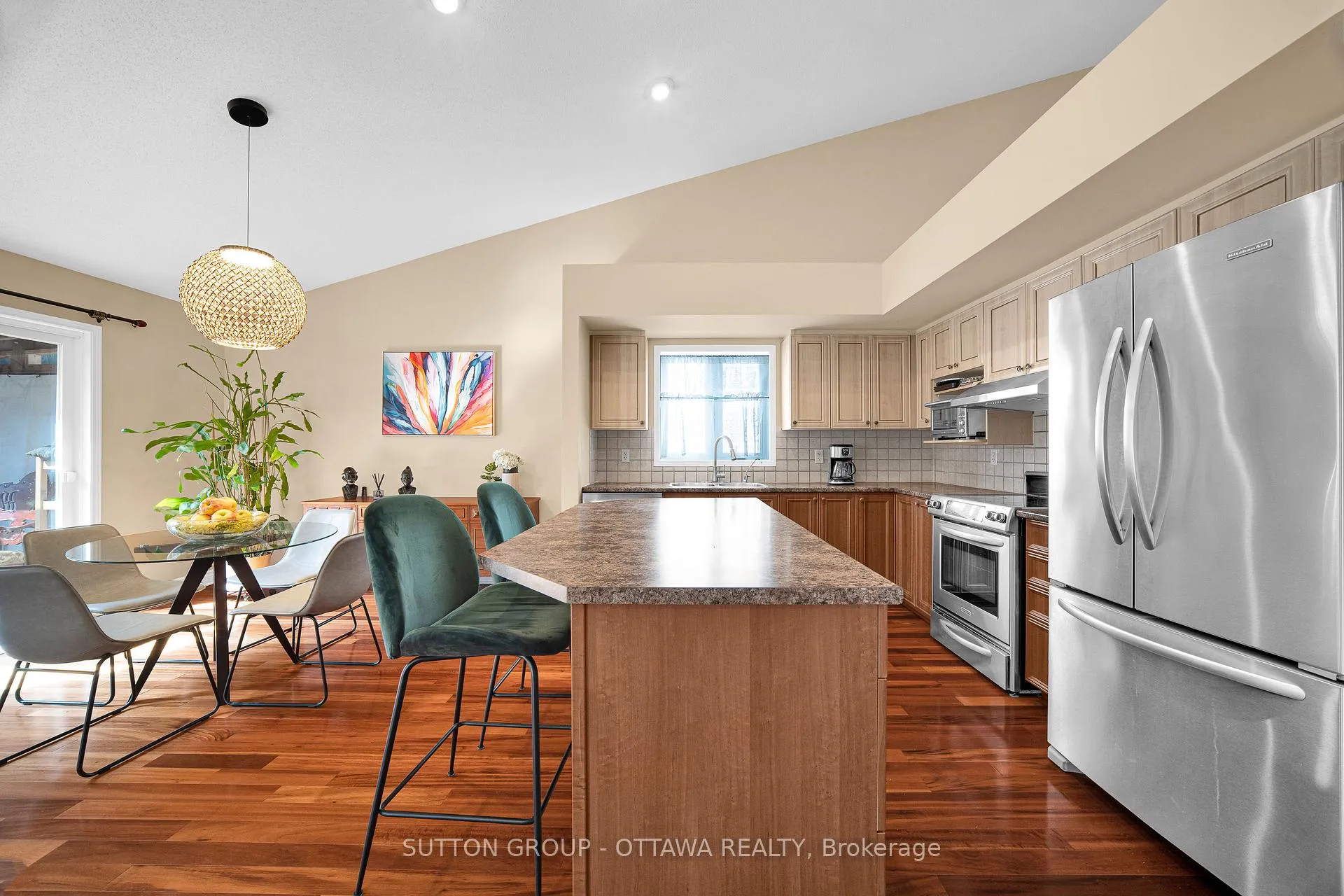 Photo 16 of 128 Annapolis Circle, Ottawa, Hunt Club — HOMEH