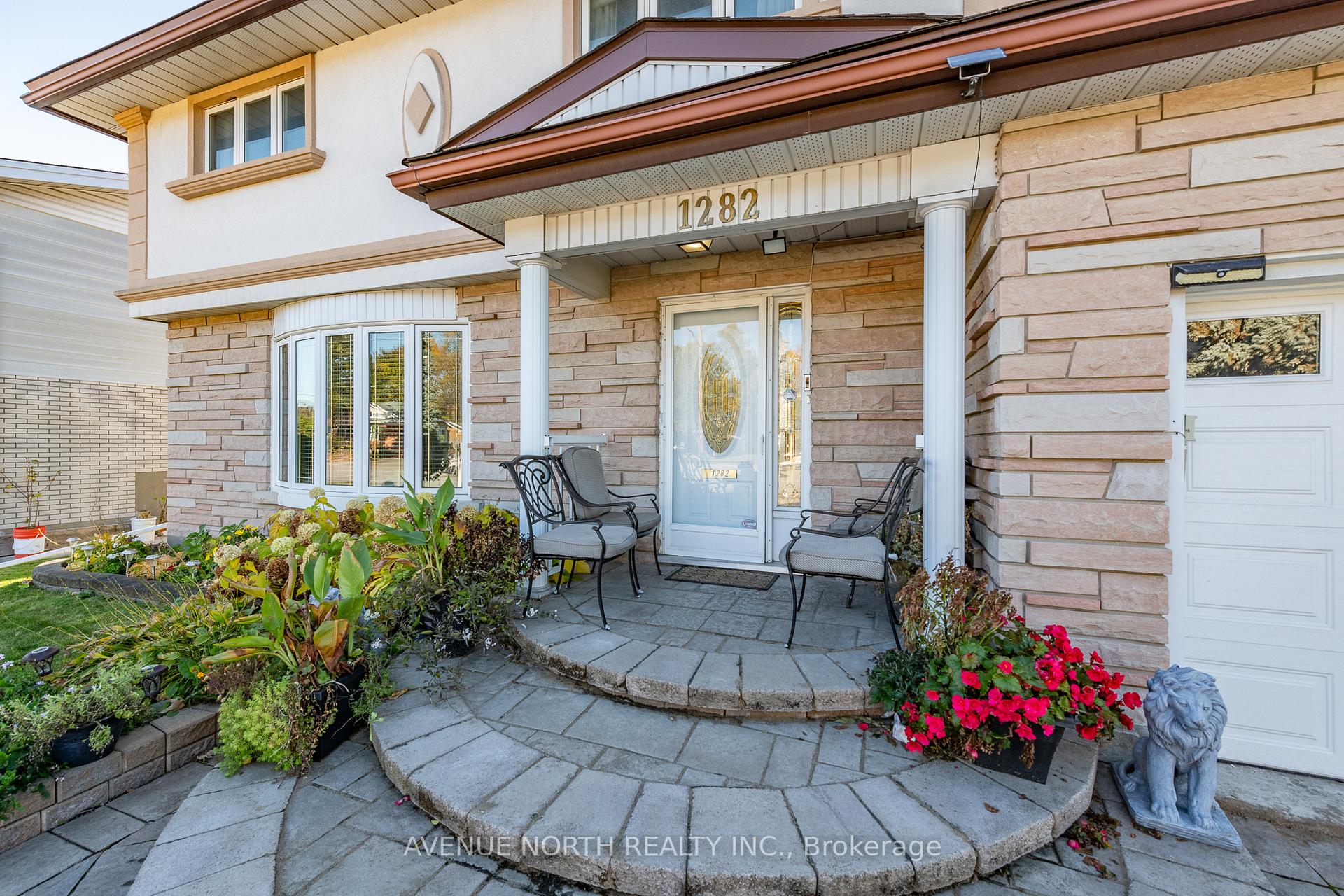 Photo 2 of 1282 Heron Road, Ottawa, Ridgemont — HOMEH