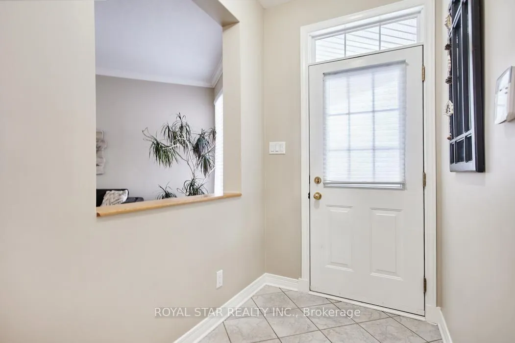Photo 5 of 38 Rialto Way, Ottawa, Hunt Club Park/Greenboro — HOMEH