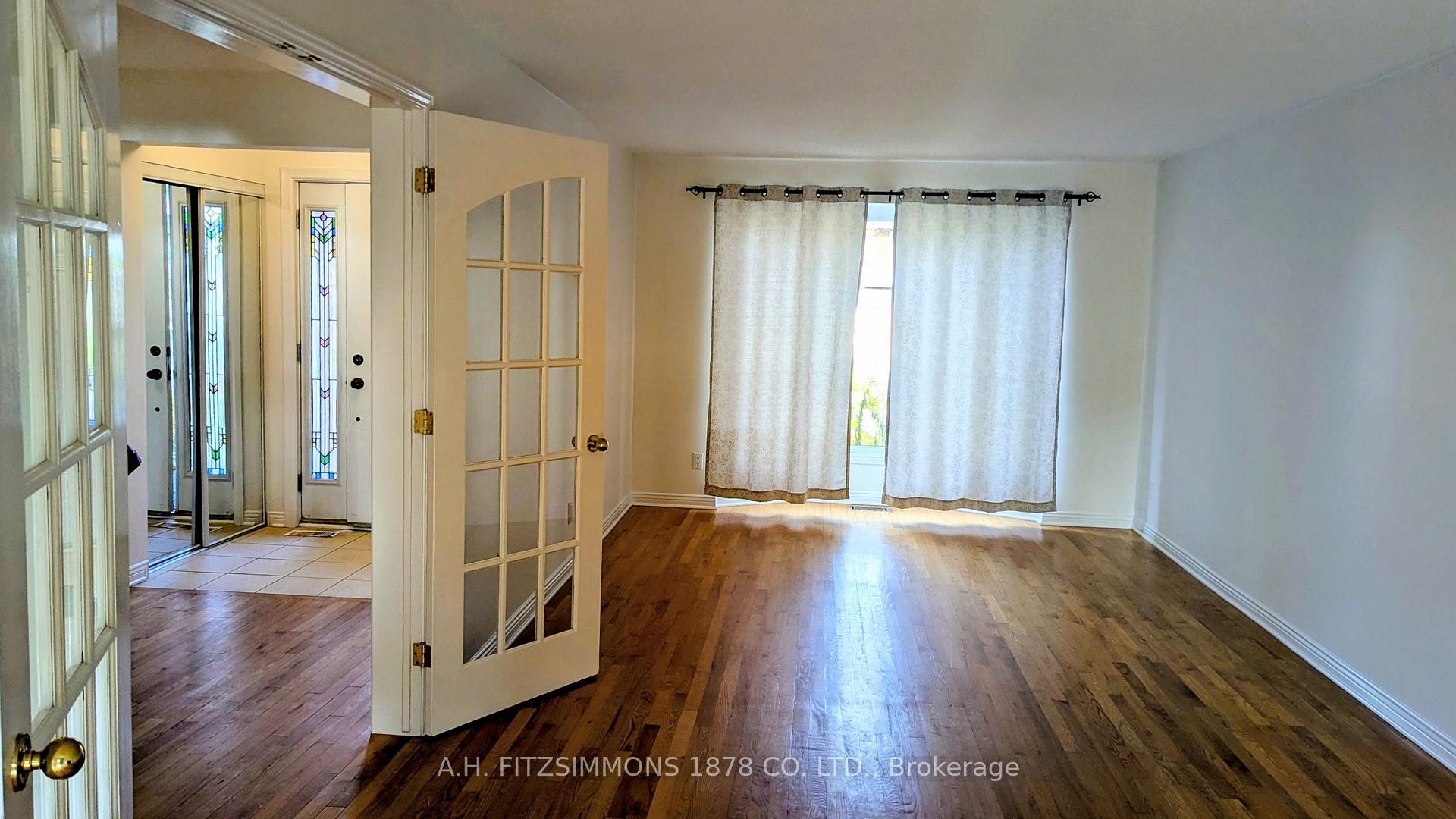 Photo 3 of 6 Pattermead Crescent, Ottawa, Hunt Club/Western Community — HOMEH