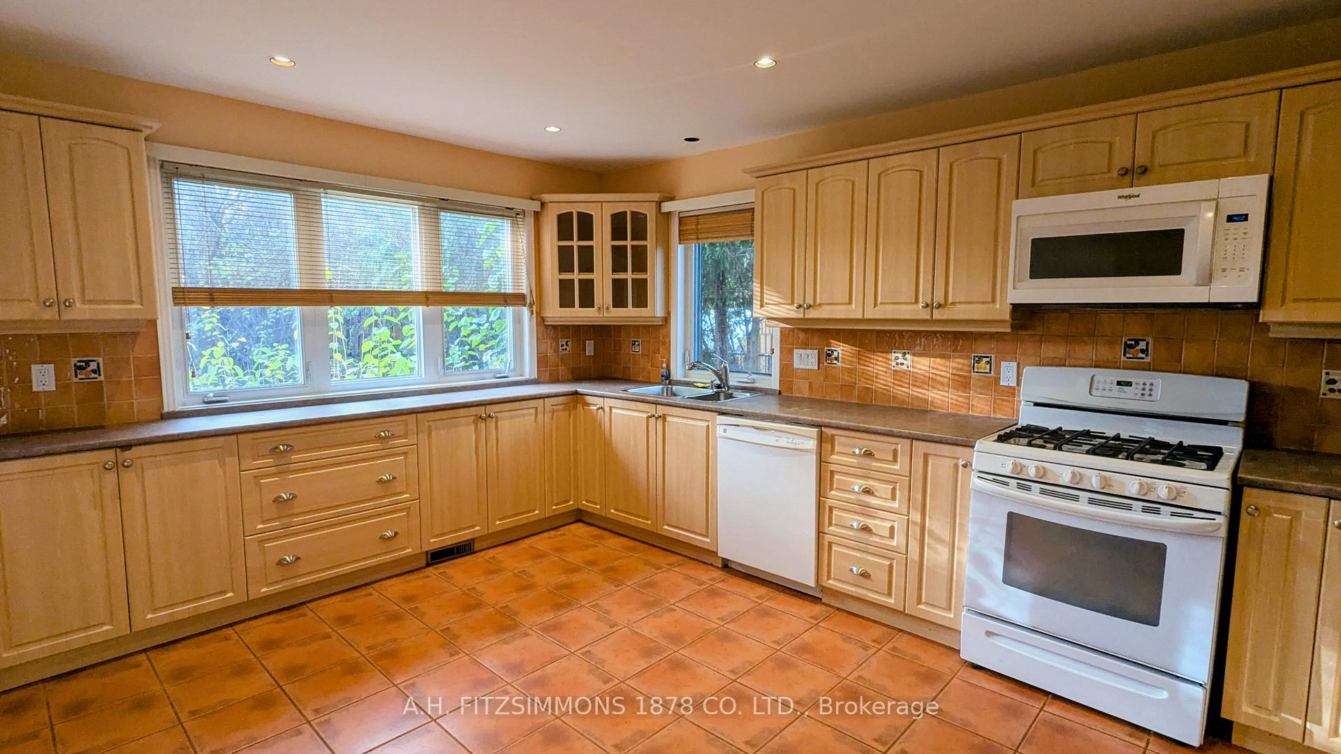 Photo 4 of 6 Pattermead Crescent, Ottawa, Hunt Club/Western Community — HOMEH