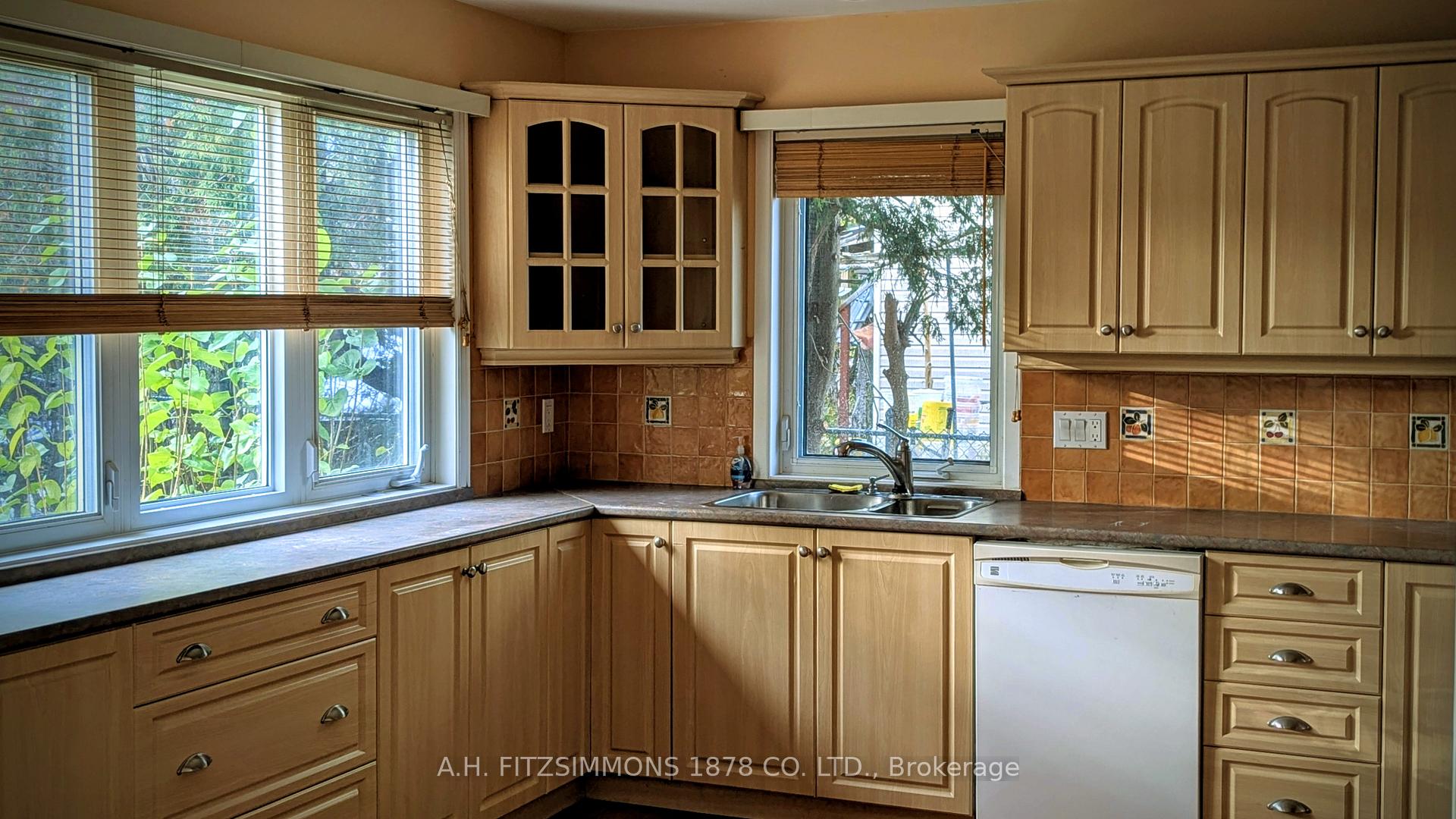 Photo 5 of 6 Pattermead Crescent, Ottawa, Hunt Club/Western Community — HOMEH
