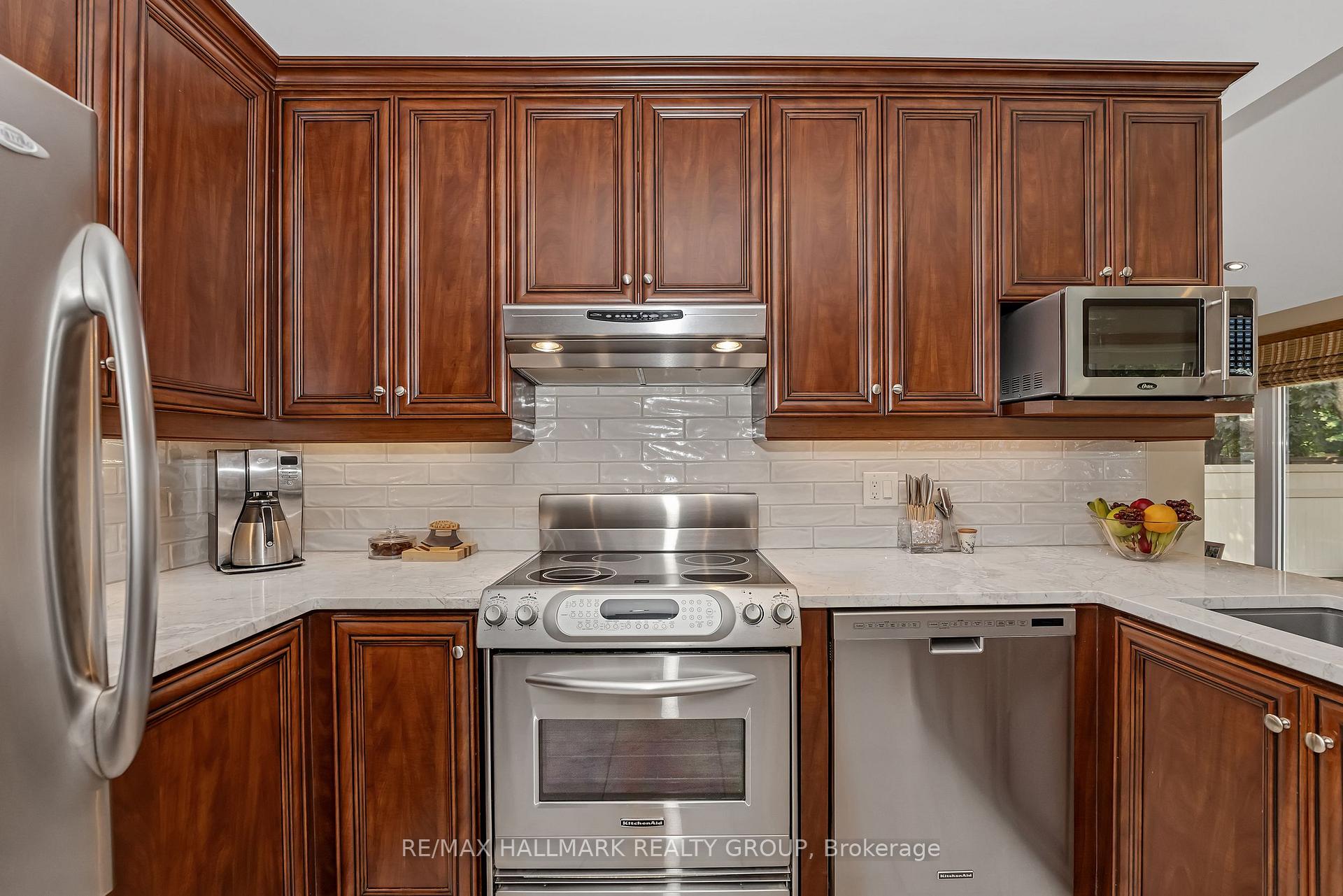 Photo 11 of 41 Claudet Crescent, Ottawa, Hunt Club Park — HOMEH
