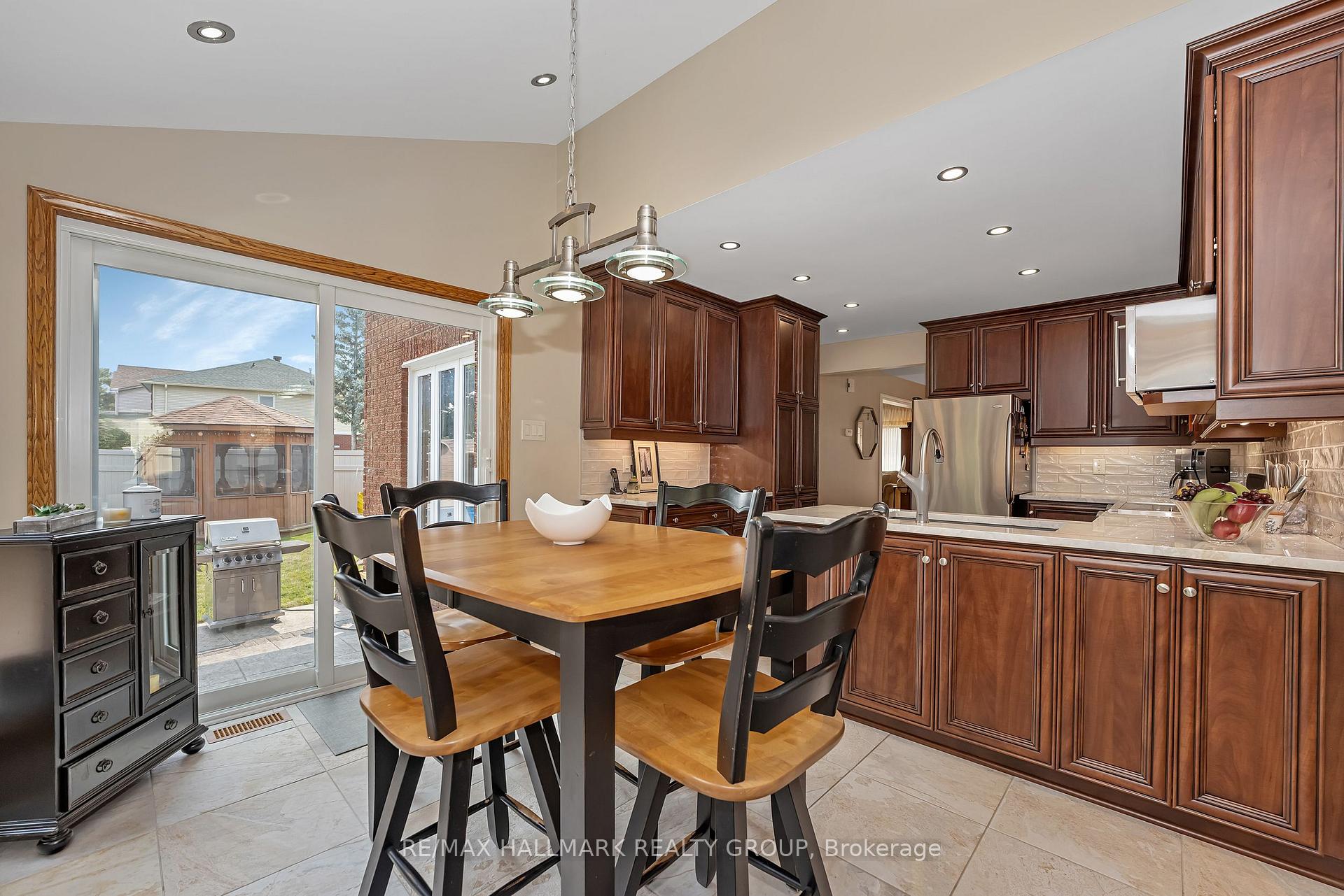 Photo 16 of 41 Claudet Crescent, Ottawa, Hunt Club Park — HOMEH
