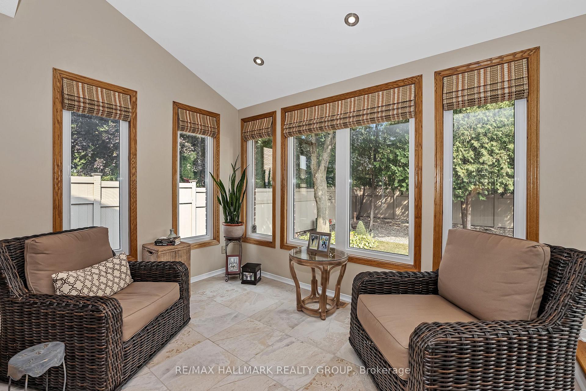 Photo 18 of 41 Claudet Crescent, Ottawa, Hunt Club Park — HOMEH