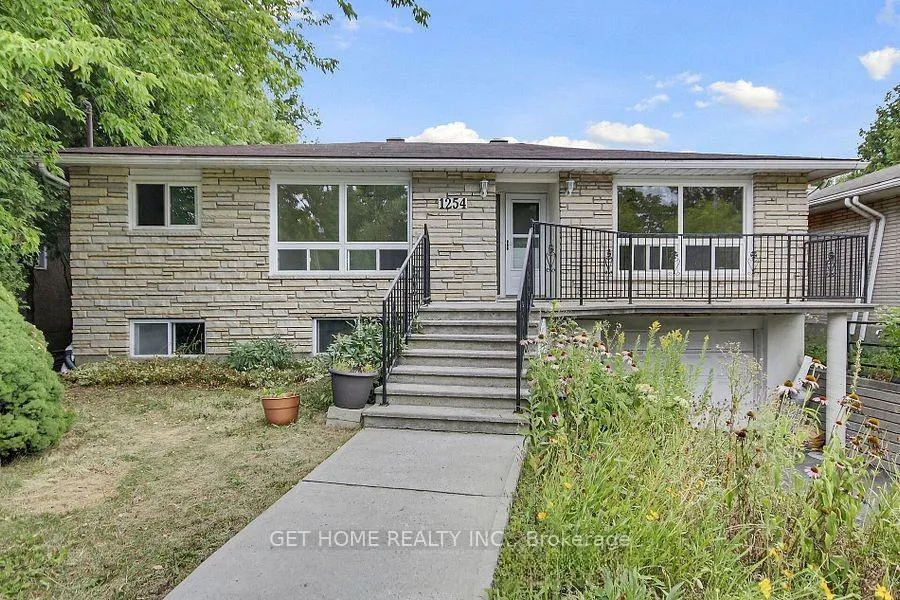 Front of Unit upper, 1254 Heron Road