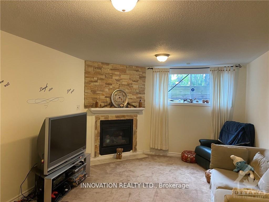 Photo 16 of 84 Brady Avenue, Ottawa, Kanata - Morgan's Grant/South March — HOMEH