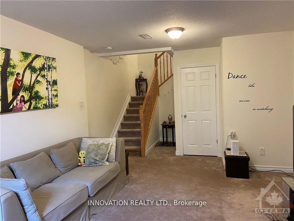 Photo 17 of 84 Brady Avenue, Ottawa, Kanata - Morgan's Grant/South March — HOMEH