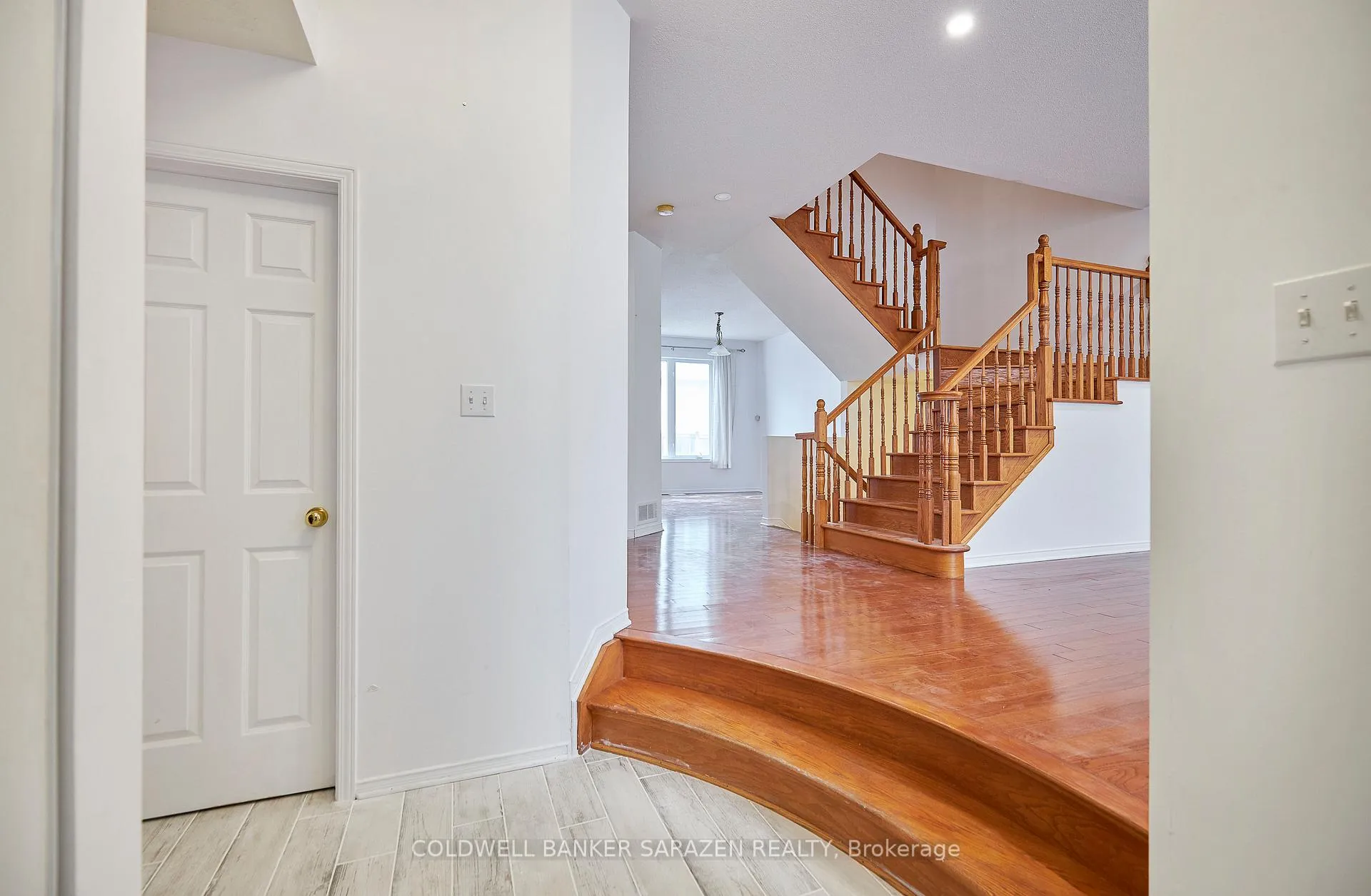Photo 4 of 198 Annapolis Circle, Ottawa, Hunt Club — HOMEH