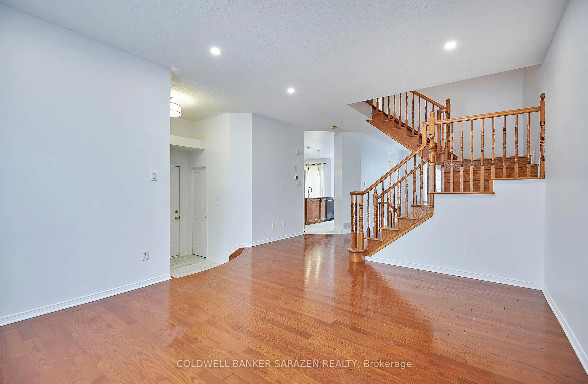 Photo 6 of 198 Annapolis Circle, Ottawa, Hunt Club — HOMEH