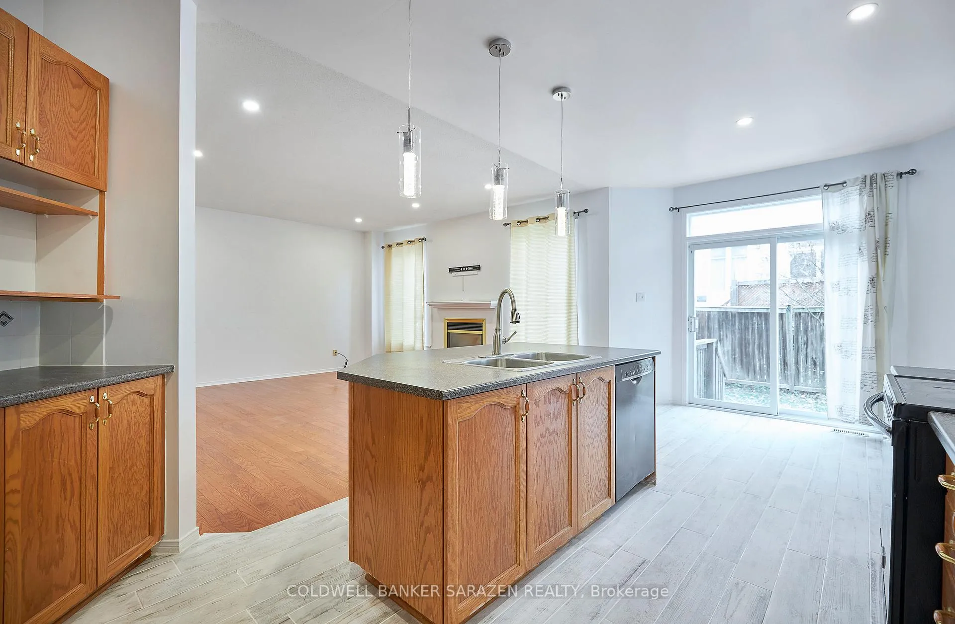 Photo 8 of 198 Annapolis Circle, Ottawa, Hunt Club — HOMEH