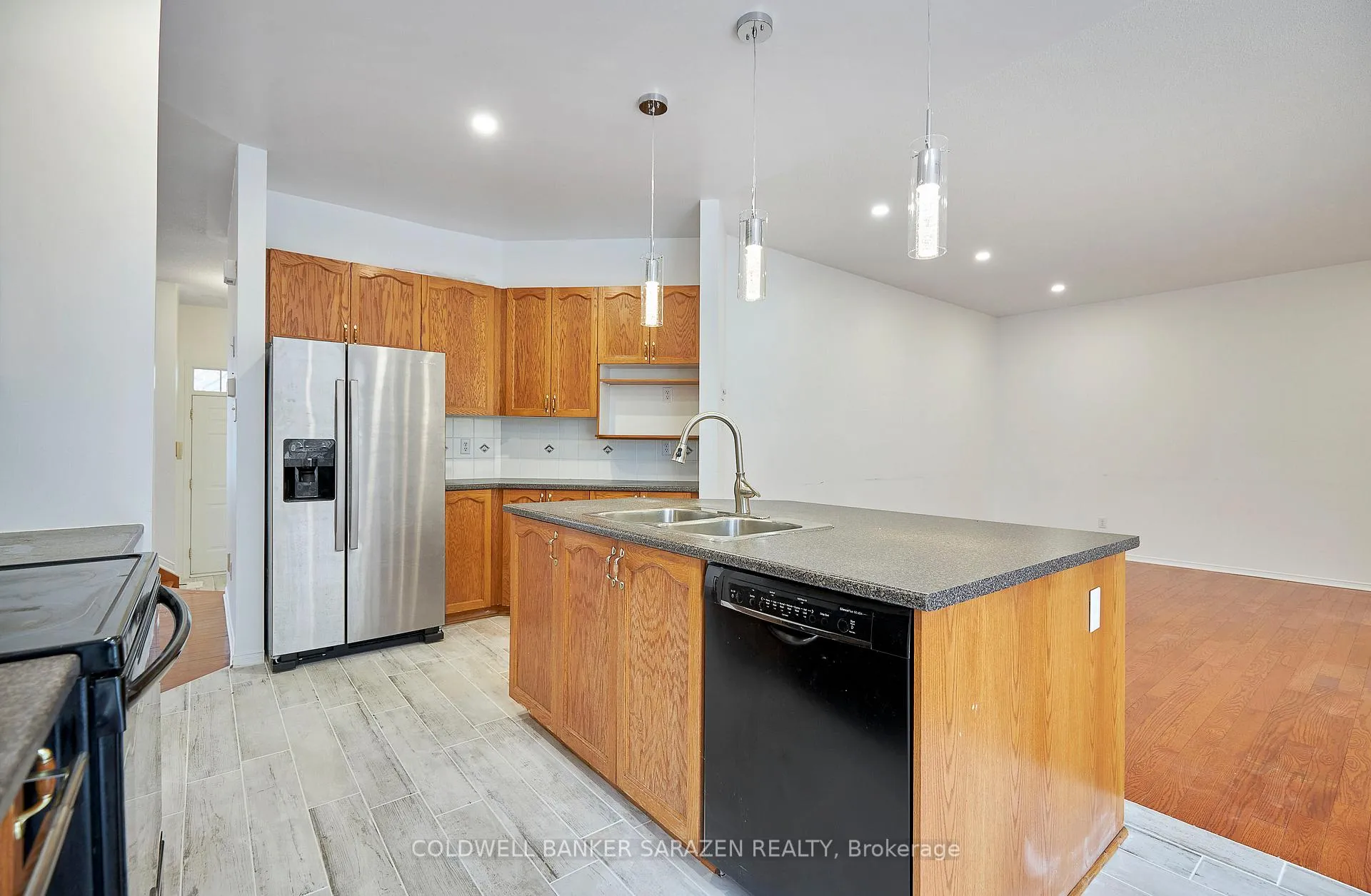 Photo 9 of 198 Annapolis Circle, Ottawa, Hunt Club — HOMEH