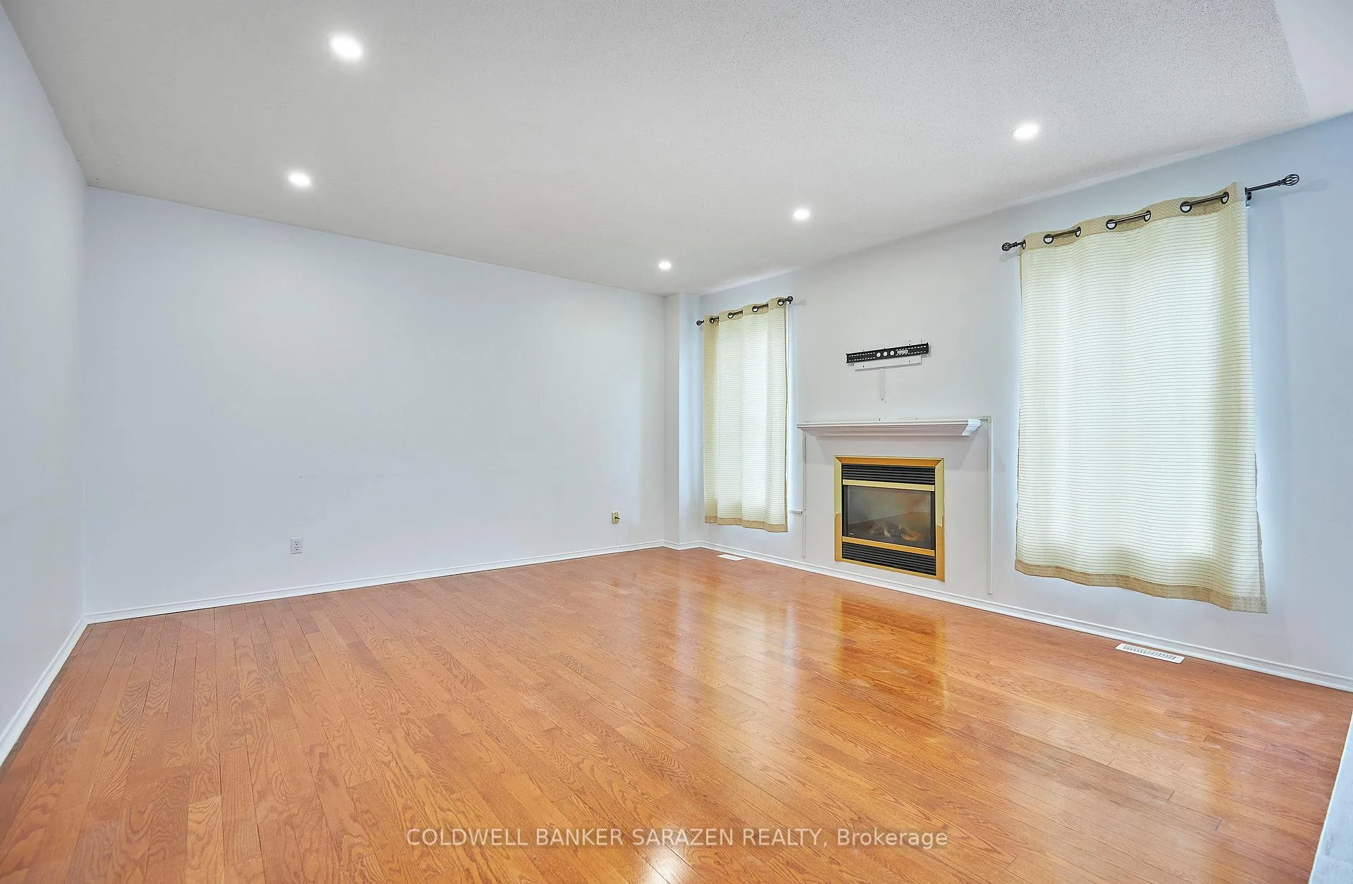 Photo 11 of 198 Annapolis Circle, Ottawa, Hunt Club — HOMEH