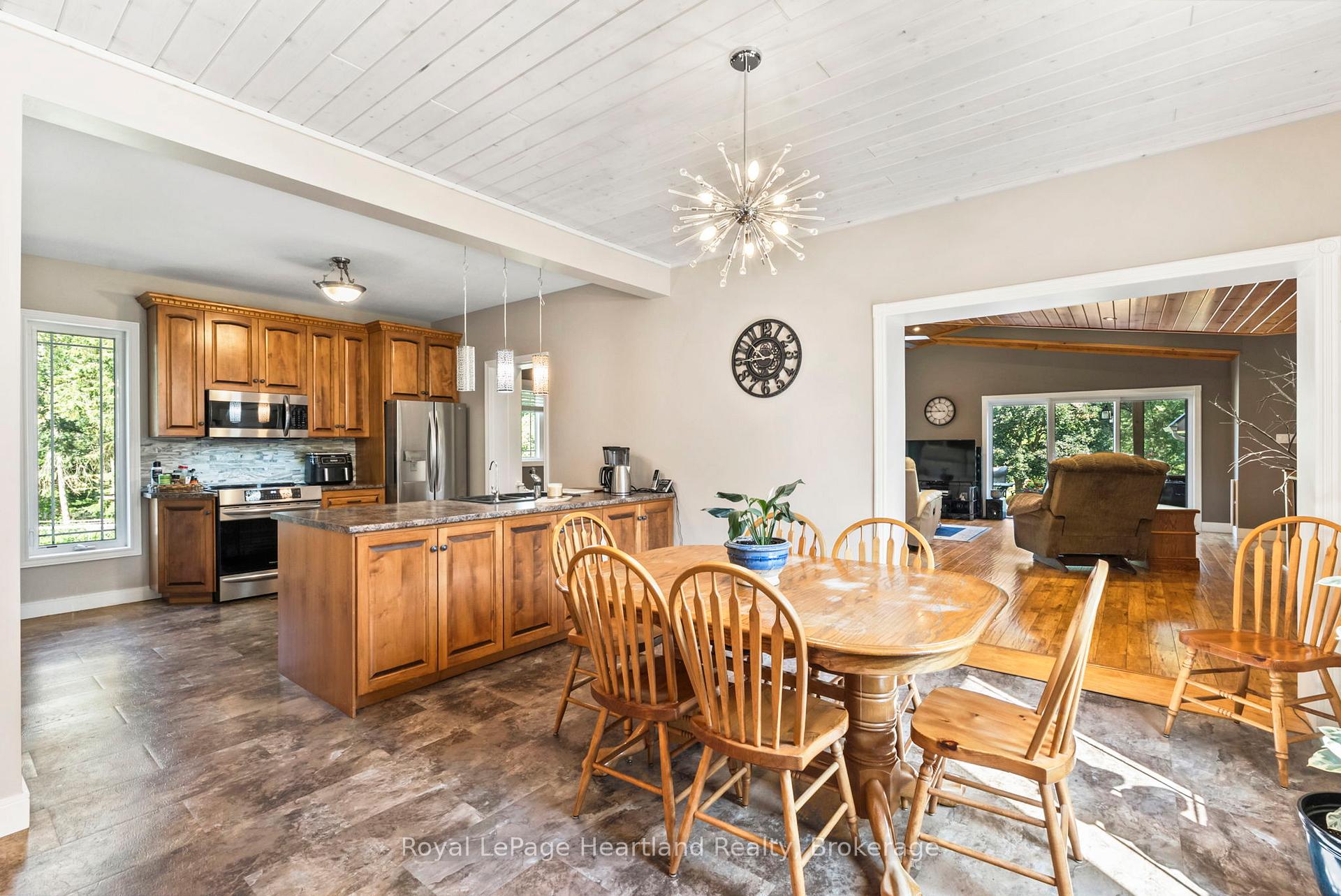 Photo 17 of 1043 Queen Street, Howick — HOMEH