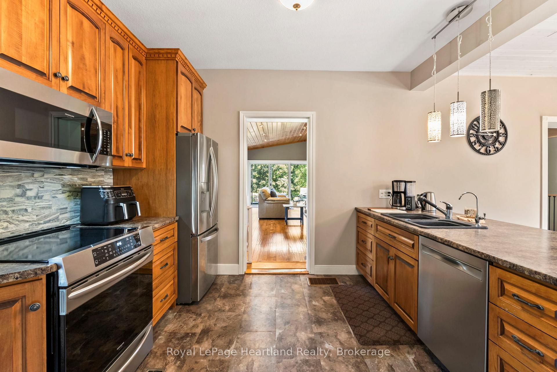 Photo 18 of 1043 Queen Street, Howick — HOMEH