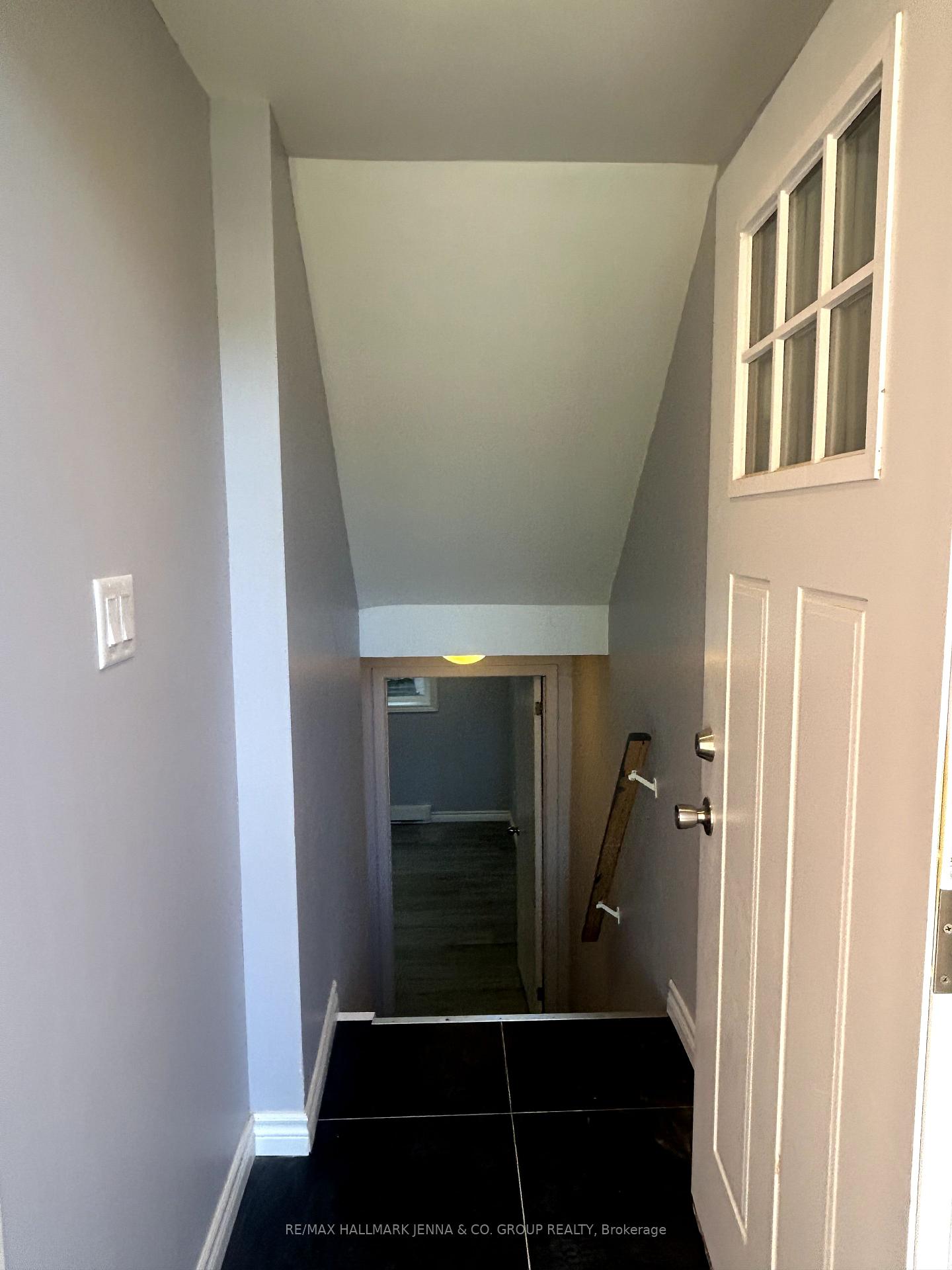 Photo 3 of Unit B, 62 Greenboro Crescent, Ottawa, Hunt Club Park/Greenboro — HOMEH