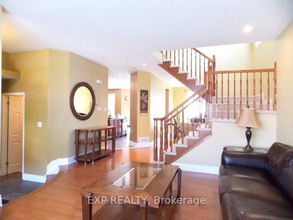 Photo 3 of 129 Annapolis Circle, Ottawa, Hunt Club — HOMEH