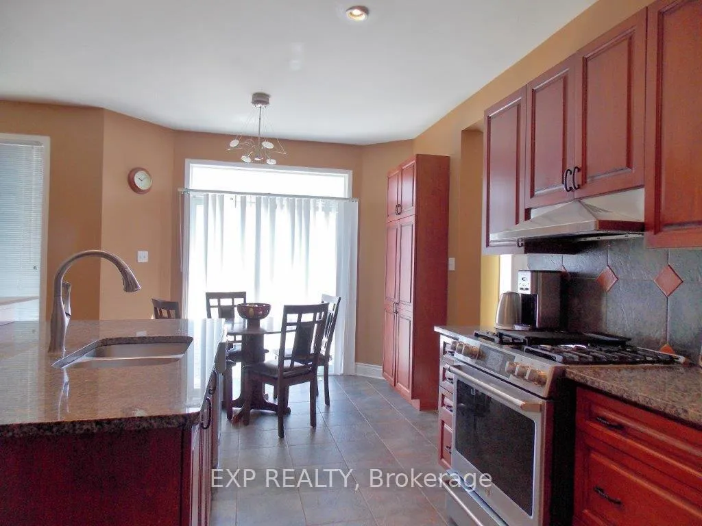 Photo 5 of 129 Annapolis Circle, Ottawa, Hunt Club — HOMEH