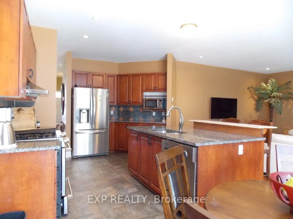 Photo 7 of 129 Annapolis Circle, Ottawa, Hunt Club — HOMEH