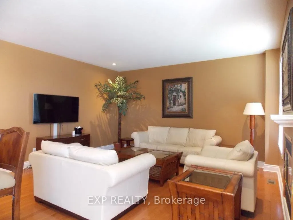Photo 8 of 129 Annapolis Circle, Ottawa, Hunt Club — HOMEH