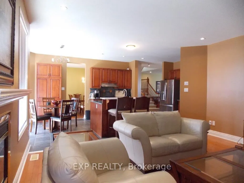 Photo 9 of 129 Annapolis Circle, Ottawa, Hunt Club — HOMEH