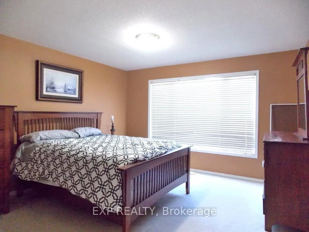 Photo 13 of 129 Annapolis Circle, Ottawa, Hunt Club — HOMEH