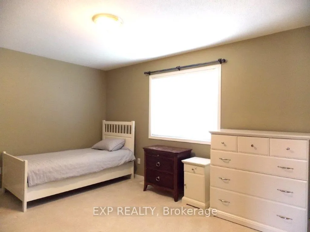 Photo 15 of 129 Annapolis Circle, Ottawa, Hunt Club — HOMEH