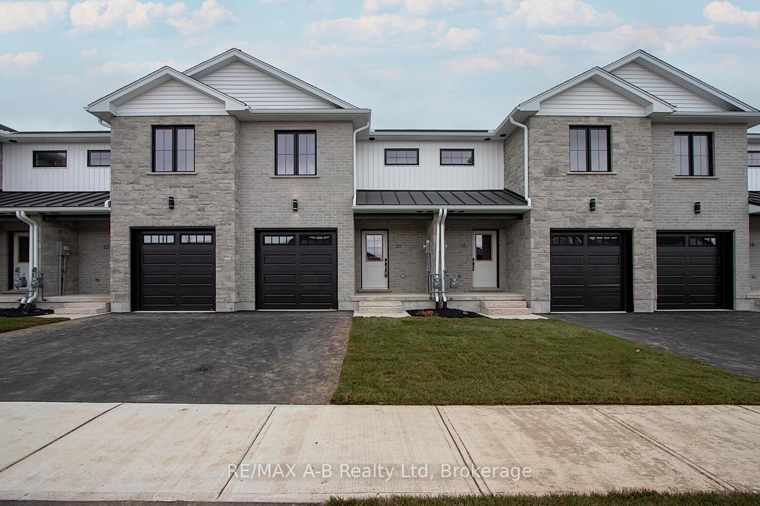 Photo 1 of 18 Linda Drive, Huron East, Seaforth — HOMEH