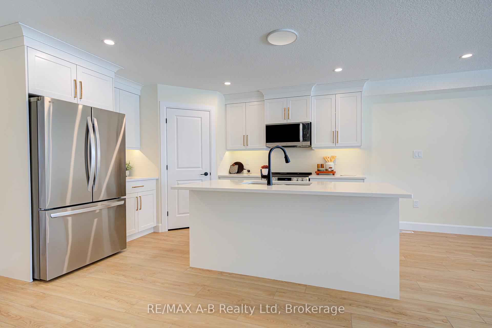 Photo 8 of 18 Linda Drive, Huron East, Seaforth — HOMEH