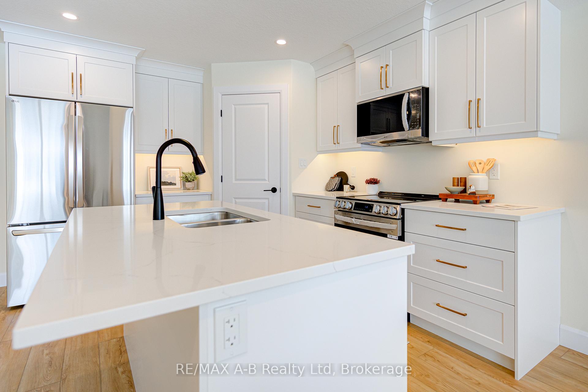 Photo 9 of 18 Linda Drive, Huron East, Seaforth — HOMEH