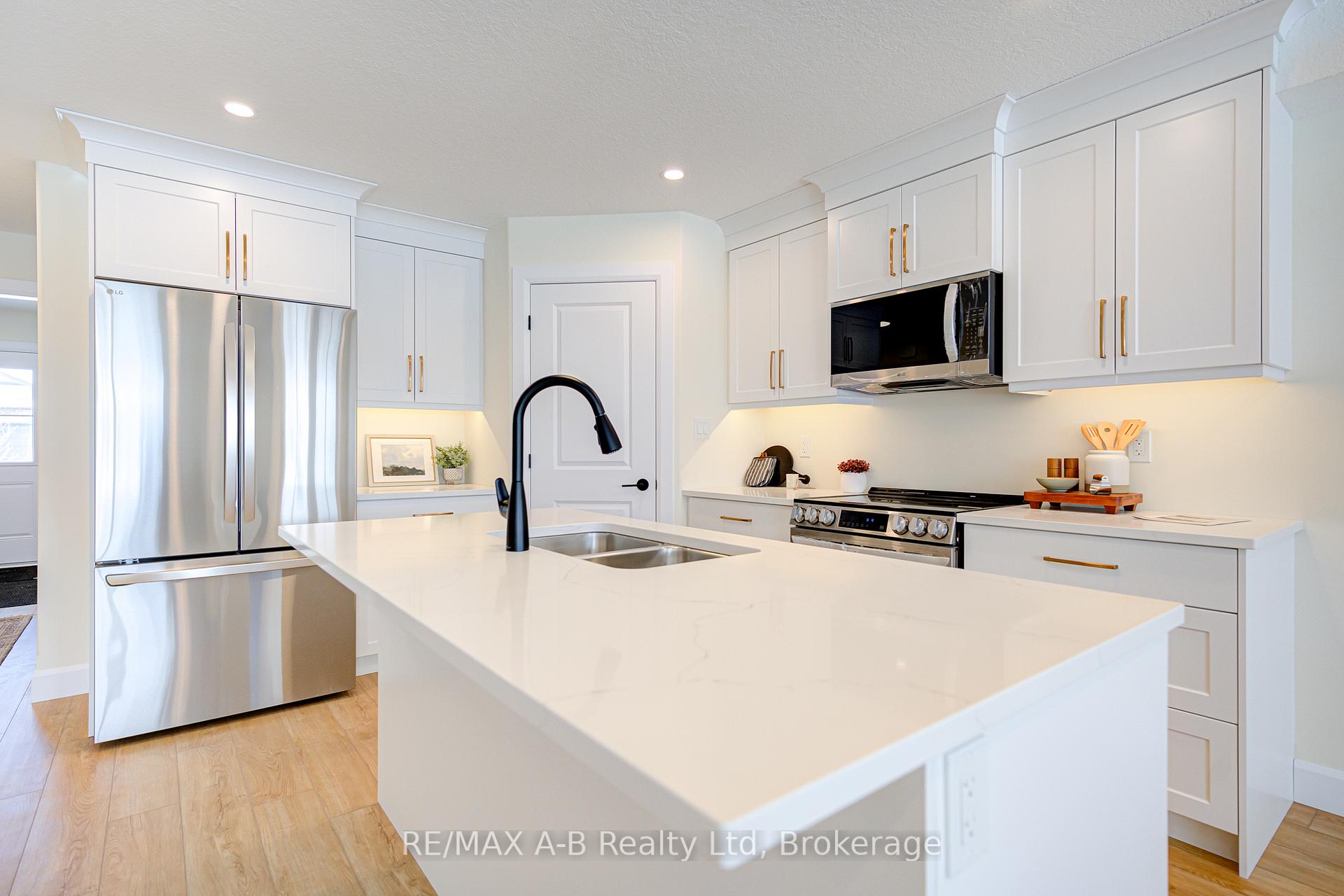Photo 10 of 18 Linda Drive, Huron East, Seaforth — HOMEH