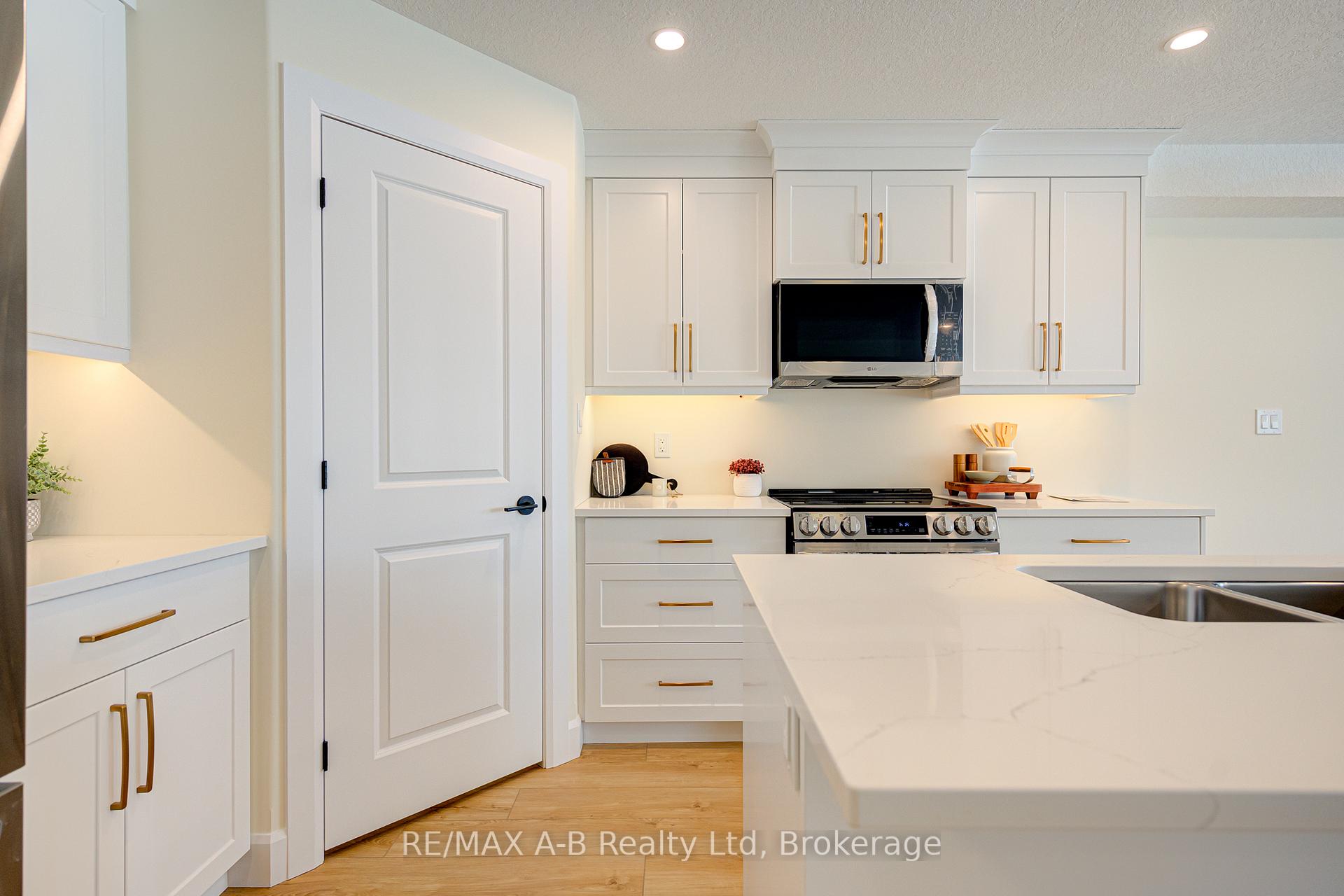 Photo 12 of 18 Linda Drive, Huron East, Seaforth — HOMEH