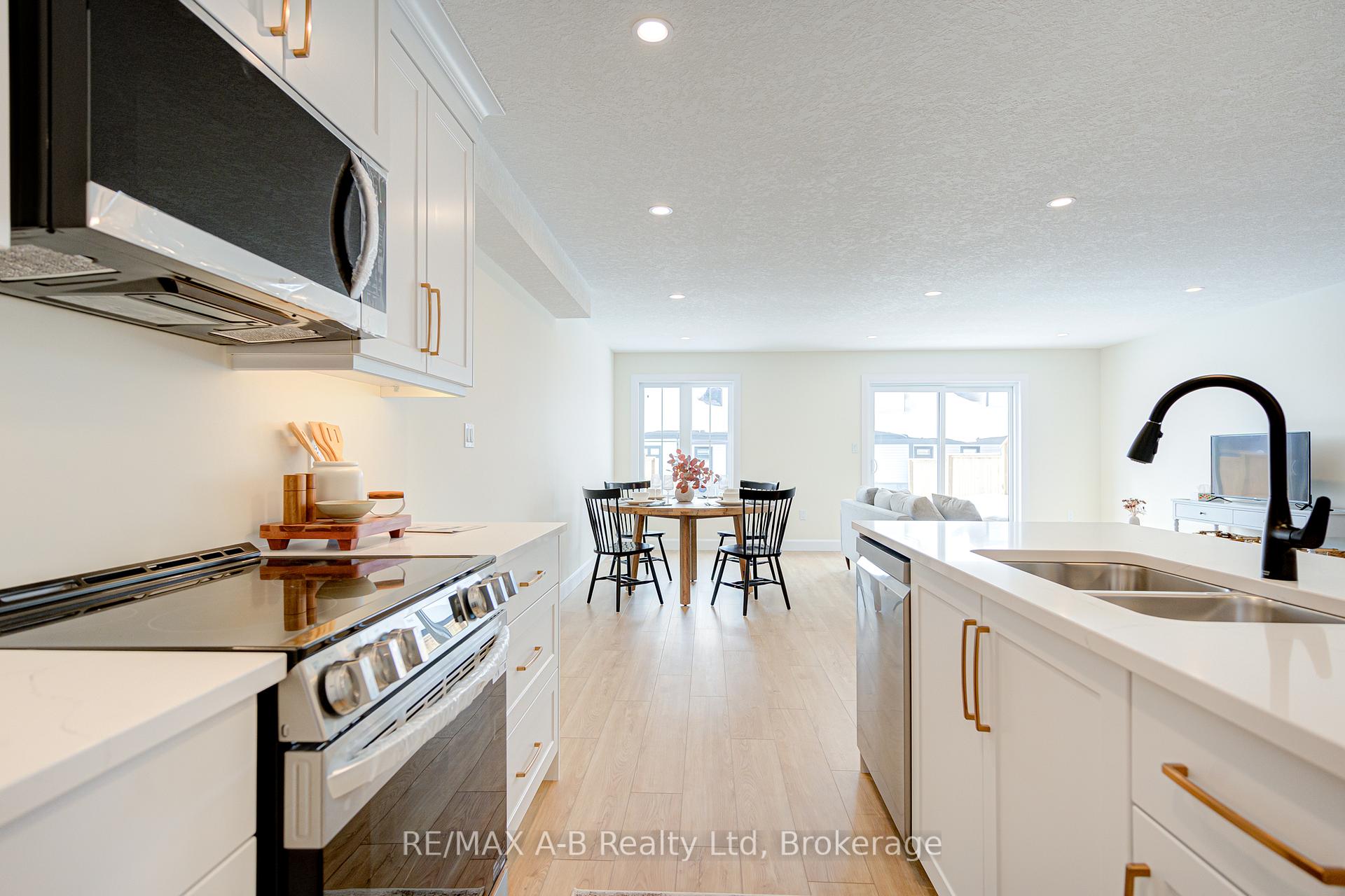 Photo 15 of 18 Linda Drive, Huron East, Seaforth — HOMEH