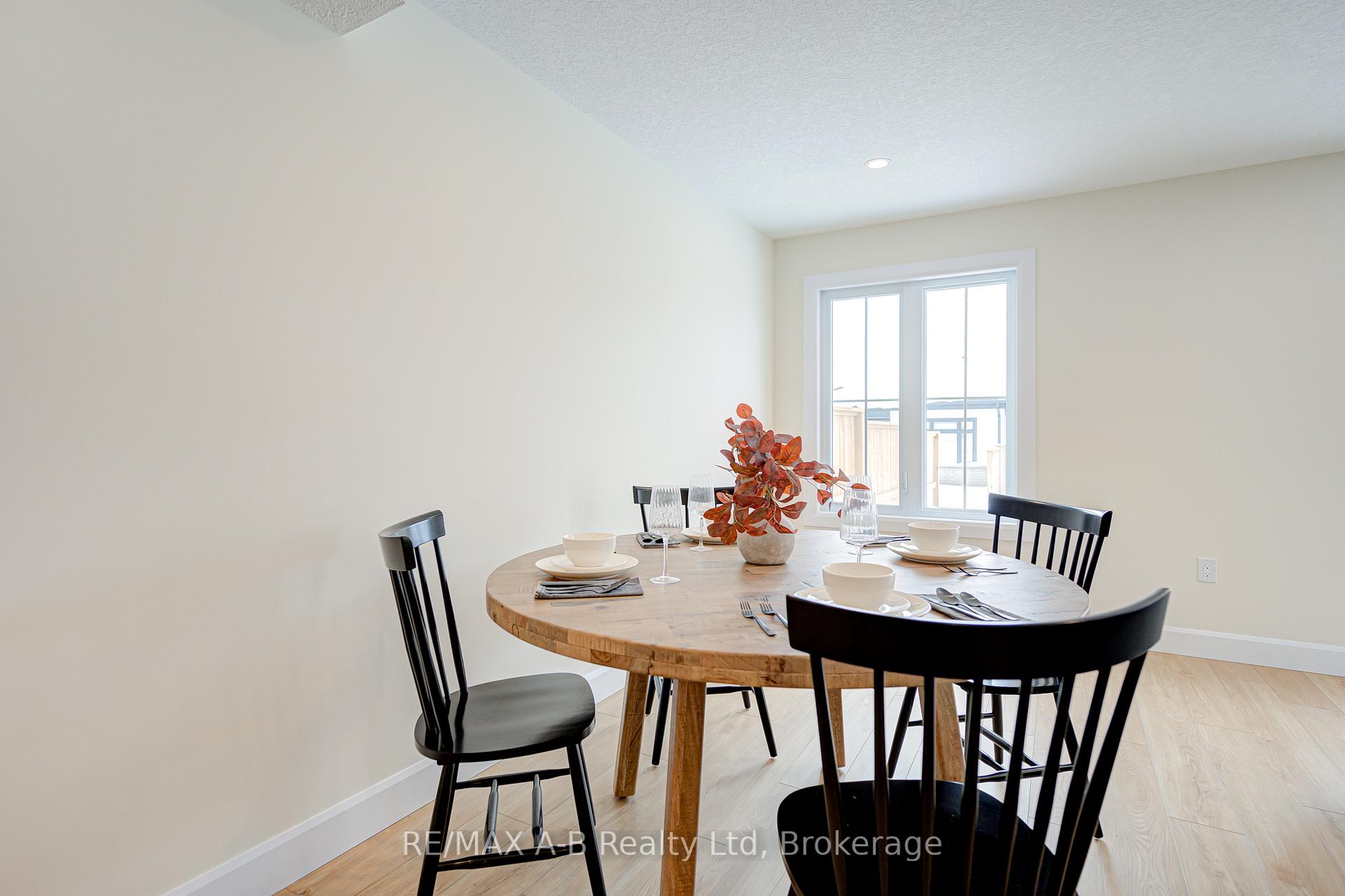 Photo 16 of 18 Linda Drive, Huron East, Seaforth — HOMEH