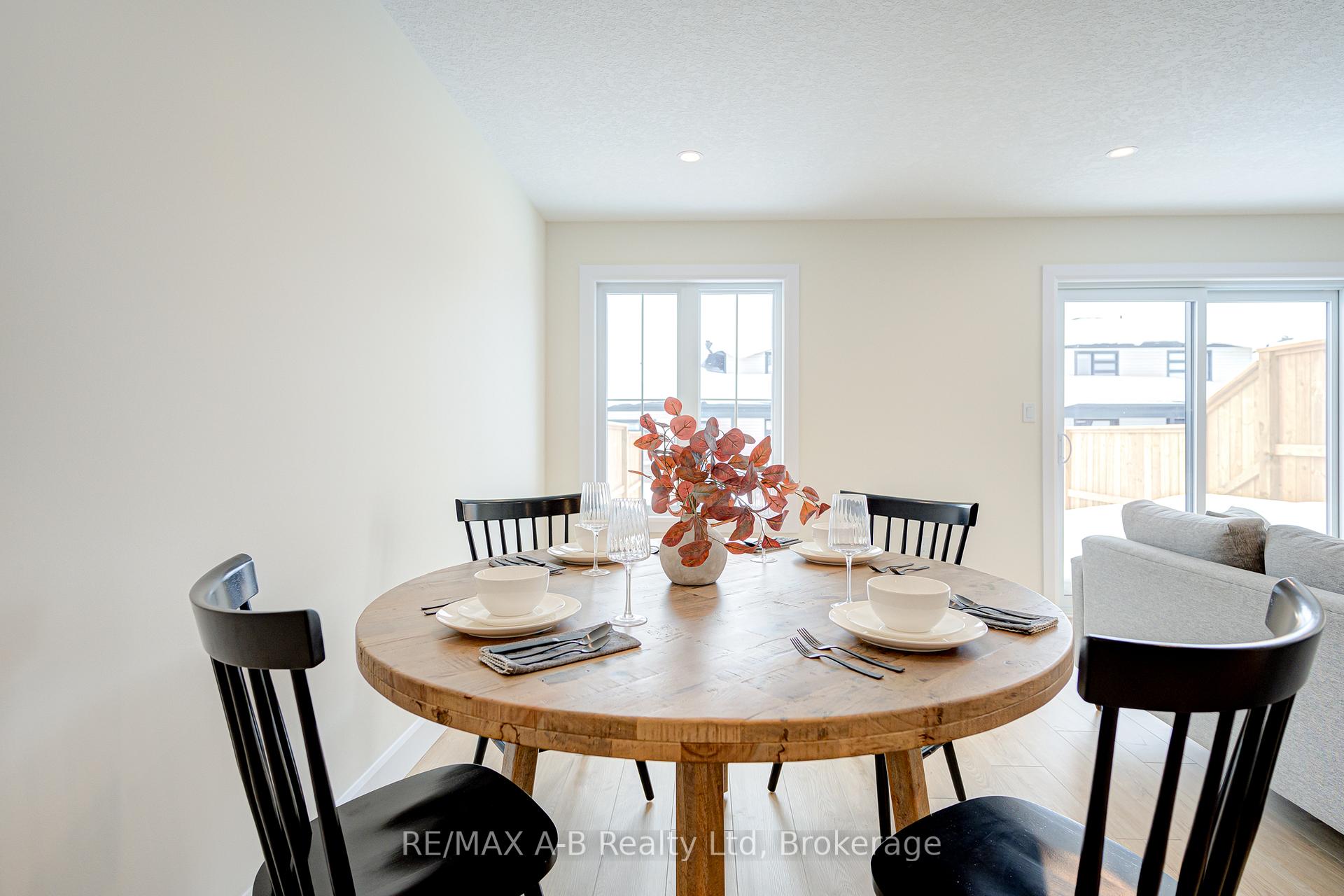 Photo 17 of 18 Linda Drive, Huron East, Seaforth — HOMEH