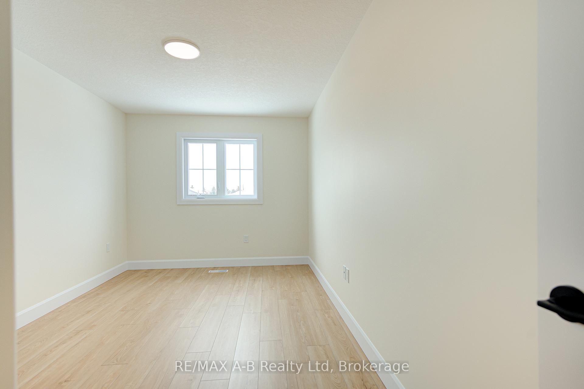 Photo 34 of 18 Linda Drive, Huron East, Seaforth — HOMEH