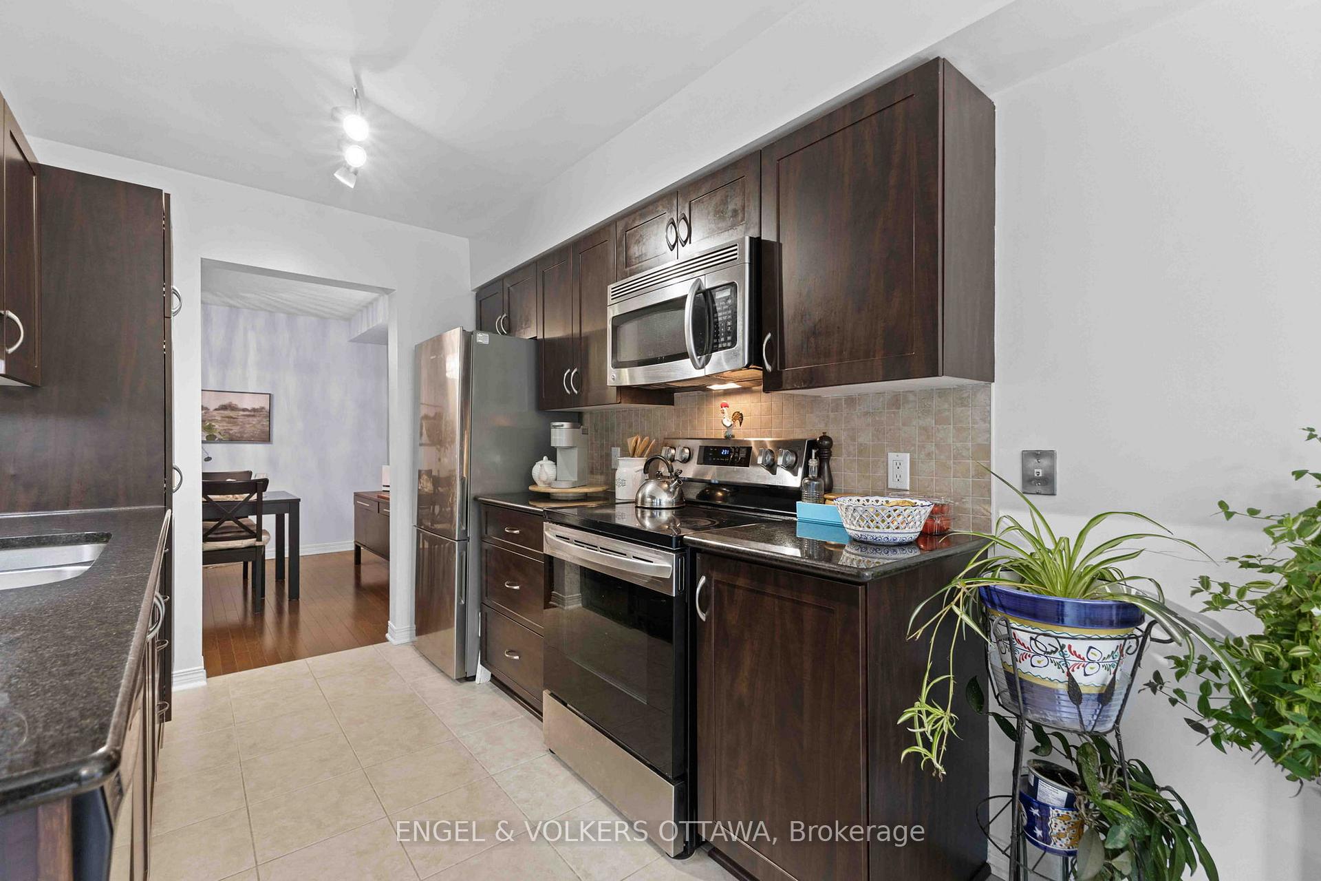 Photo 9 of 21 Kimberwick Crescent, Ottawa, Quinterra — HOMEH