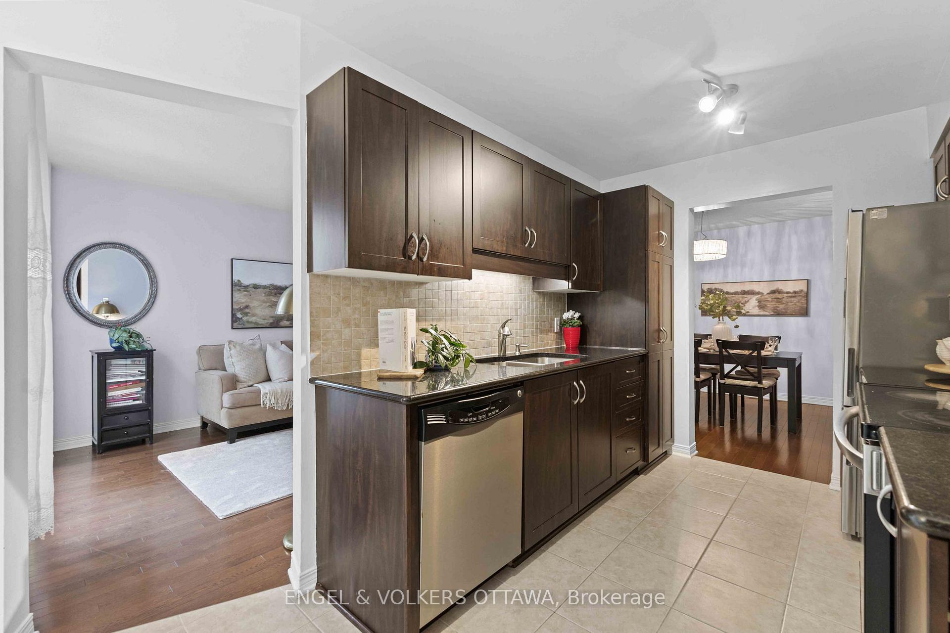 Photo 10 of 21 Kimberwick Crescent, Ottawa, Quinterra — HOMEH