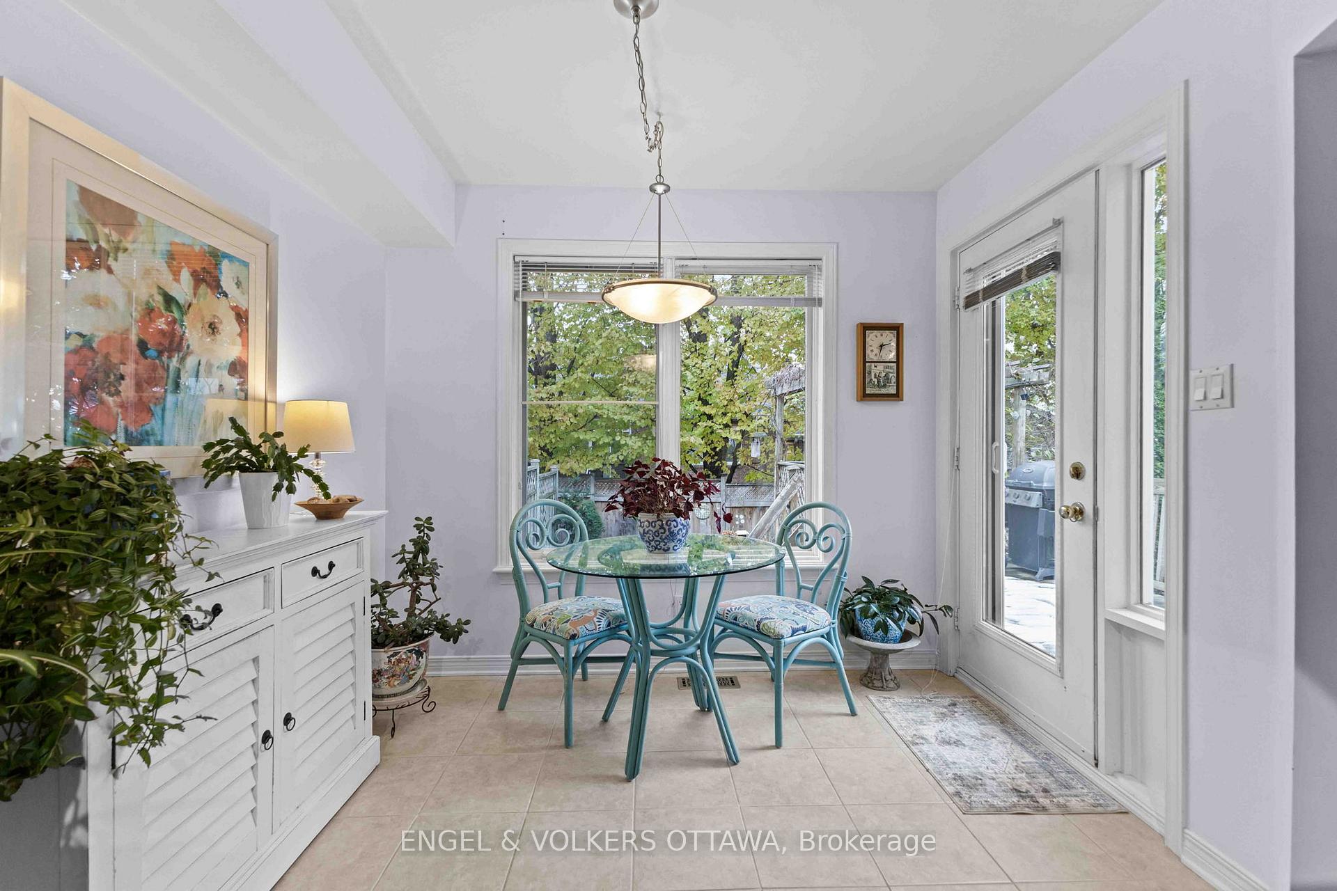 Photo 11 of 21 Kimberwick Crescent, Ottawa, Quinterra — HOMEH