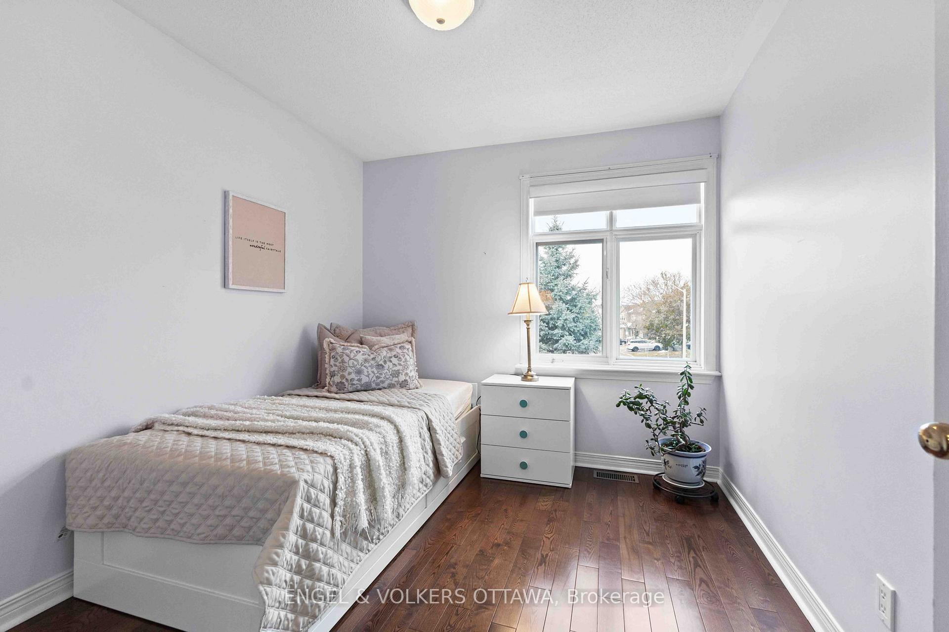 Photo 18 of 21 Kimberwick Crescent, Ottawa, Quinterra — HOMEH