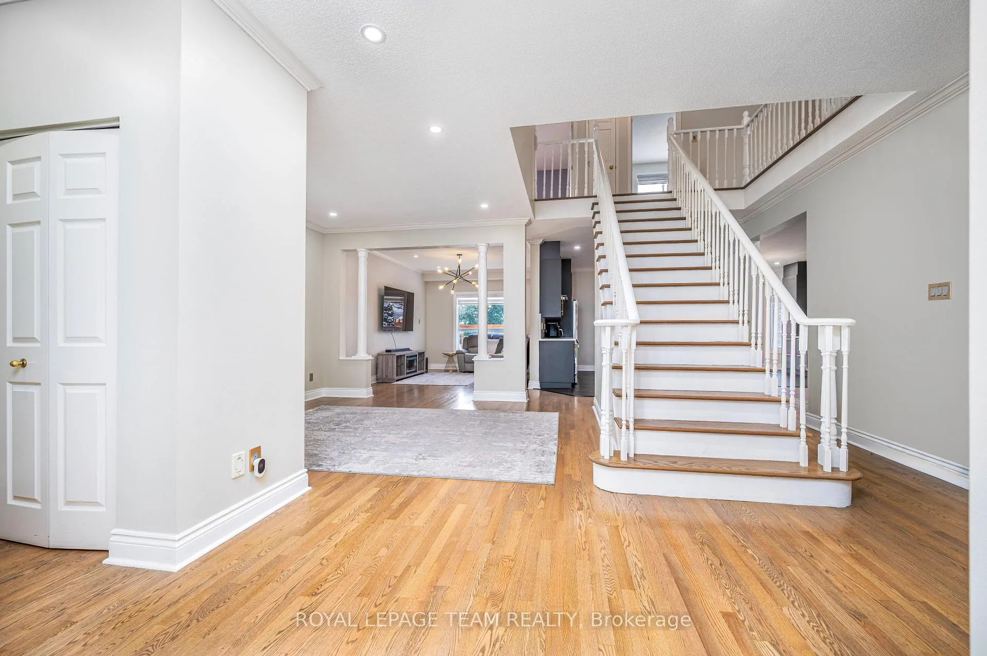 Photo 3 of 115 Grandpark Circle, Ottawa, Hunt Club Park — HOMEH