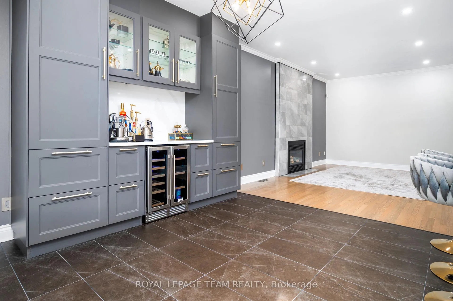 Photo 10 of 115 Grandpark Circle, Ottawa, Hunt Club Park — HOMEH