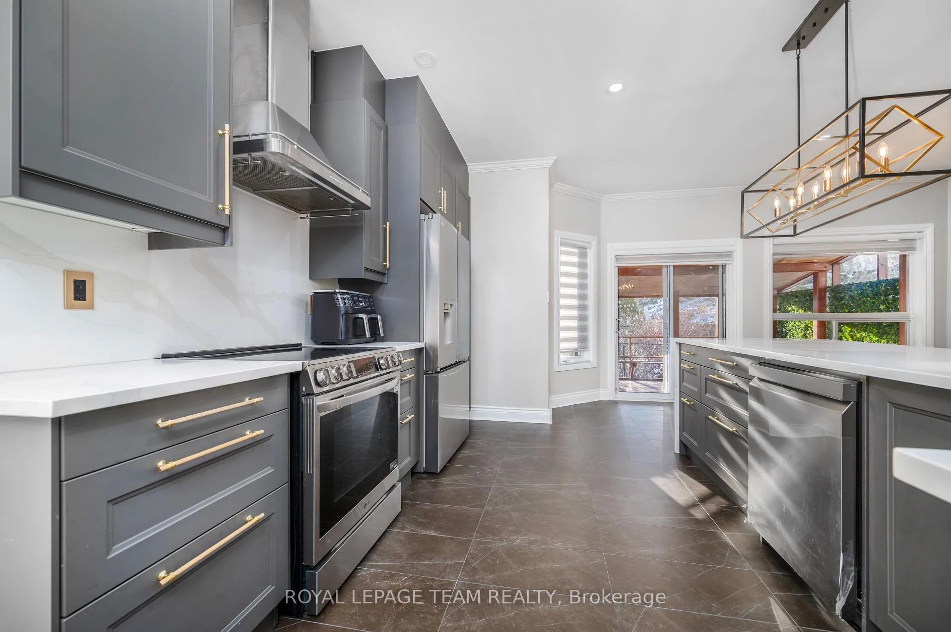 Photo 16 of 115 Grandpark Circle, Ottawa, Hunt Club Park — HOMEH