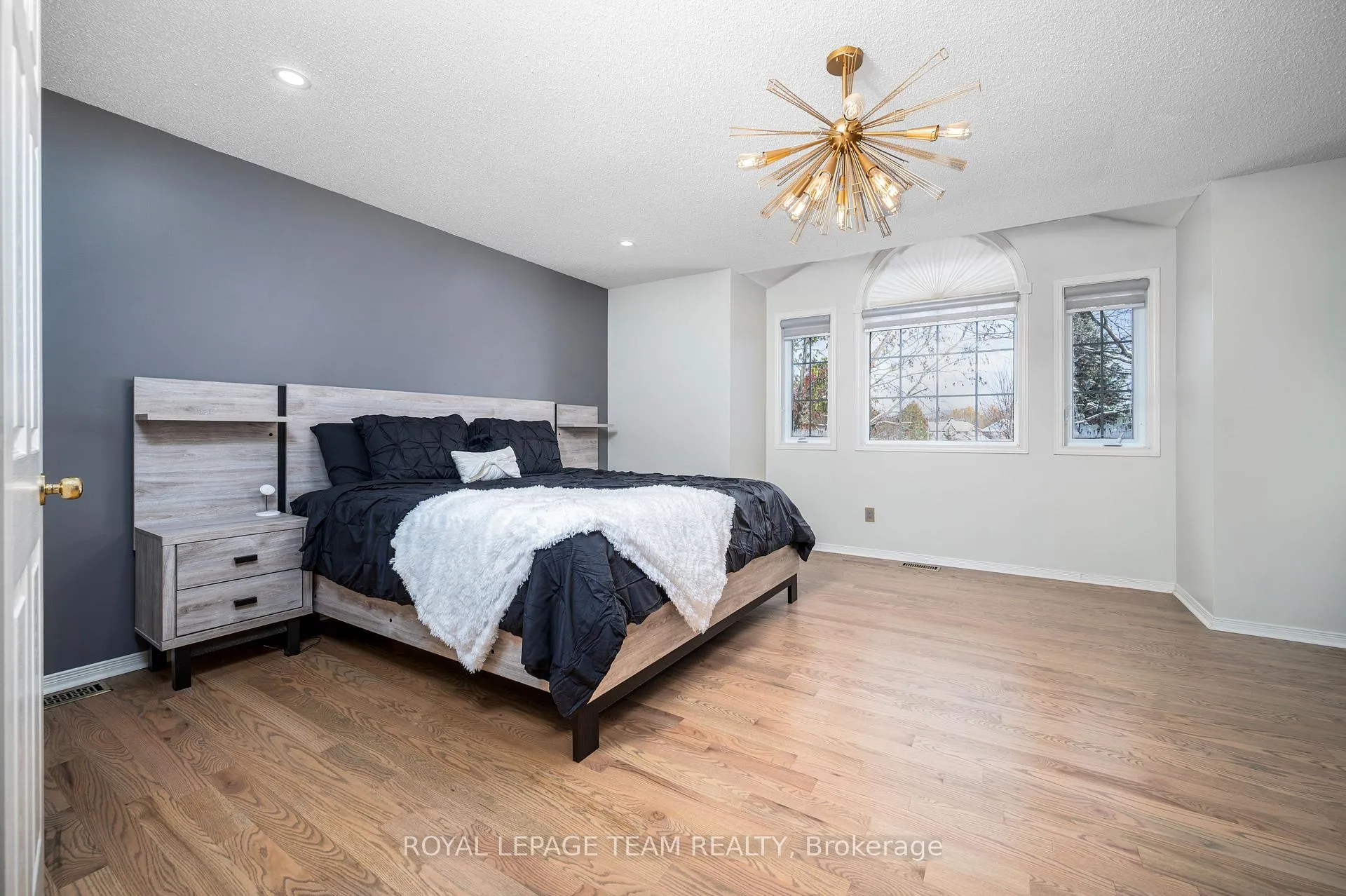 Photo 21 of 115 Grandpark Circle, Ottawa, Hunt Club Park — HOMEH