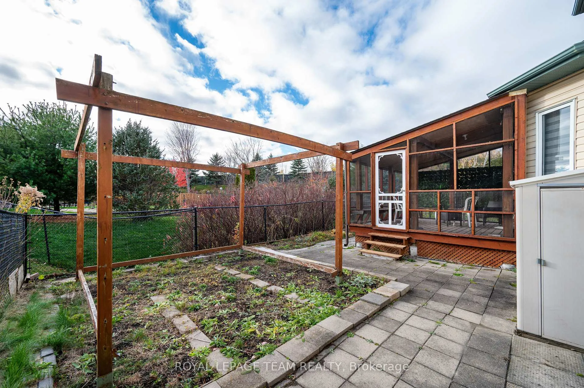 Photo 41 of 115 Grandpark Circle, Ottawa, Hunt Club Park — HOMEH